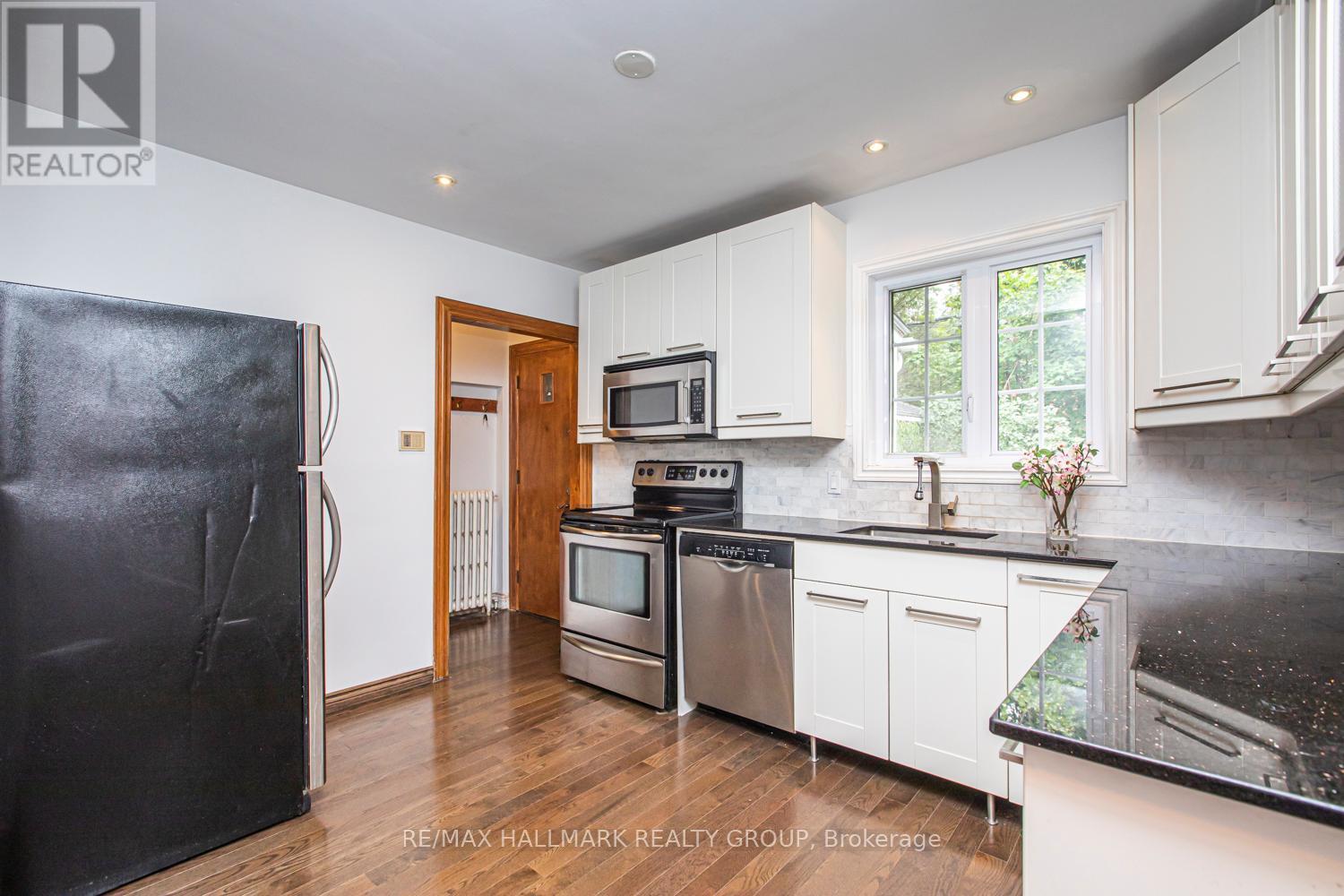 150 Ruskin Street, Ottawa, Ontario  K1Y 4C1 - Photo 9 - X12403416