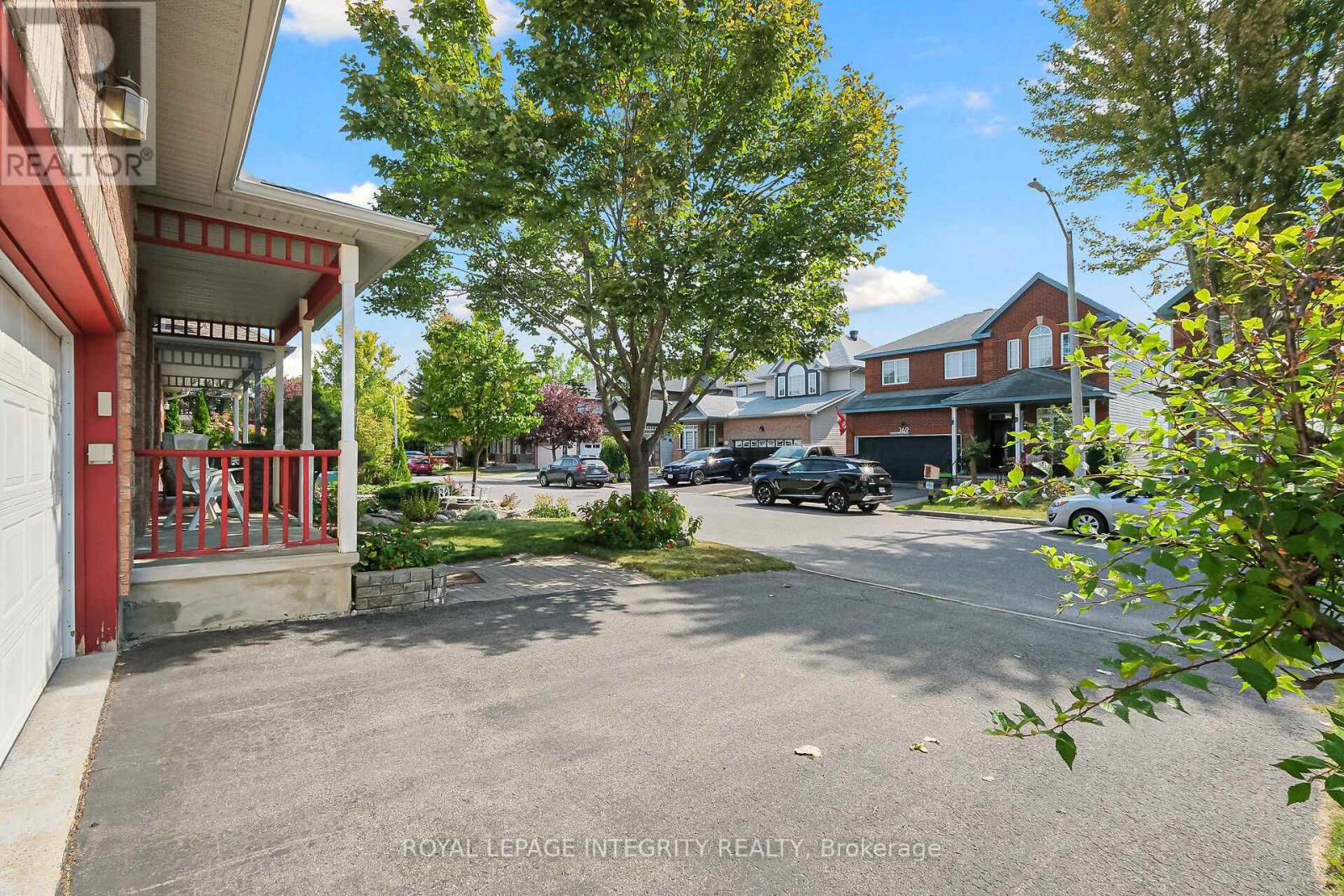 170 Grandpark Circle, Ottawa, Ontario  K1G 6R5 - Photo 3 - X12403446