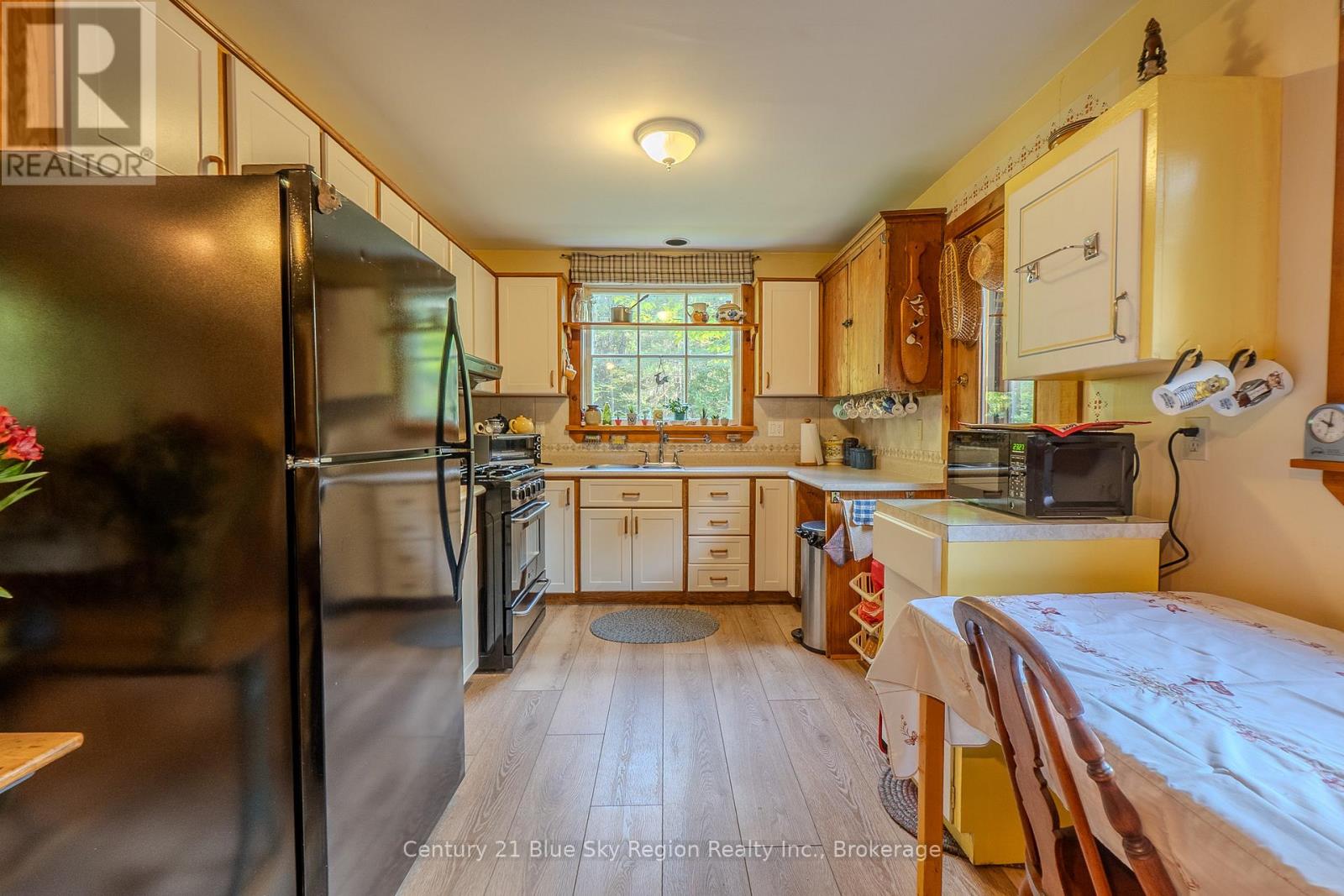 435 Lees Road, North Bay, Ontario  P1B 8G4 - Photo 3 - X12403447