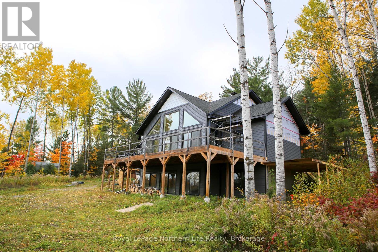 429 Fox Run Drive, Temagami, Ontario  P0H 2H0 - Photo 2 - X12403479