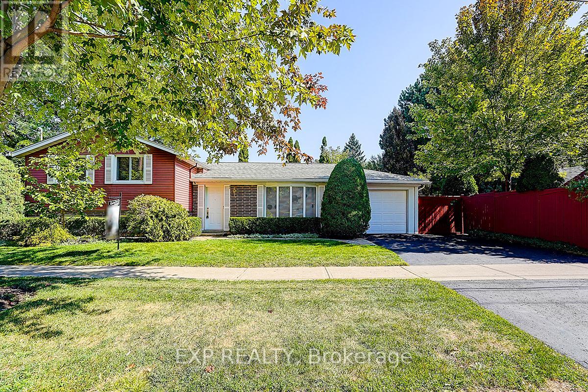 62 KEMPSELL CRESCENT, Toronto, Ontario