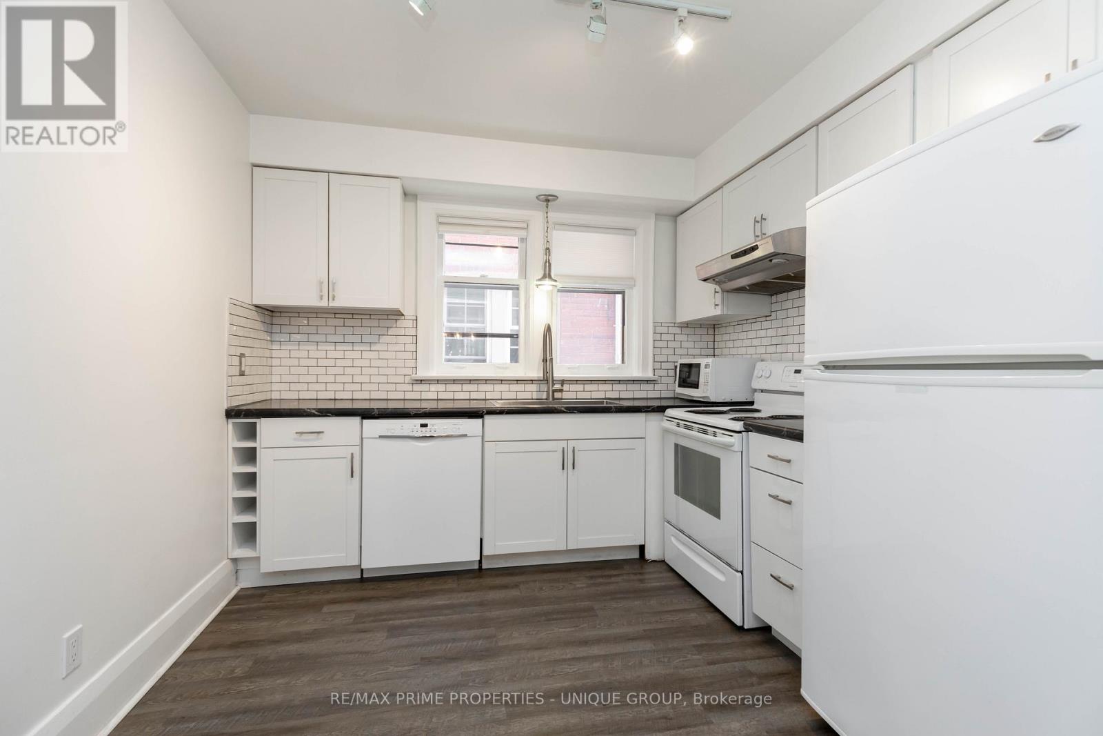 66 Burnaby Boulevard, Toronto, Ontario  M5N 1G4 - Photo 10 - C12403256