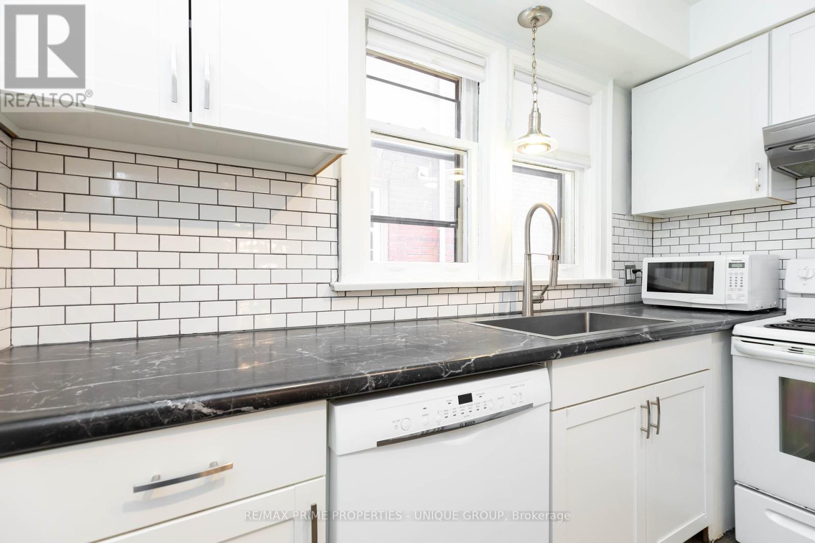 66 Burnaby Boulevard, Toronto, Ontario  M5N 1G4 - Photo 11 - C12403256