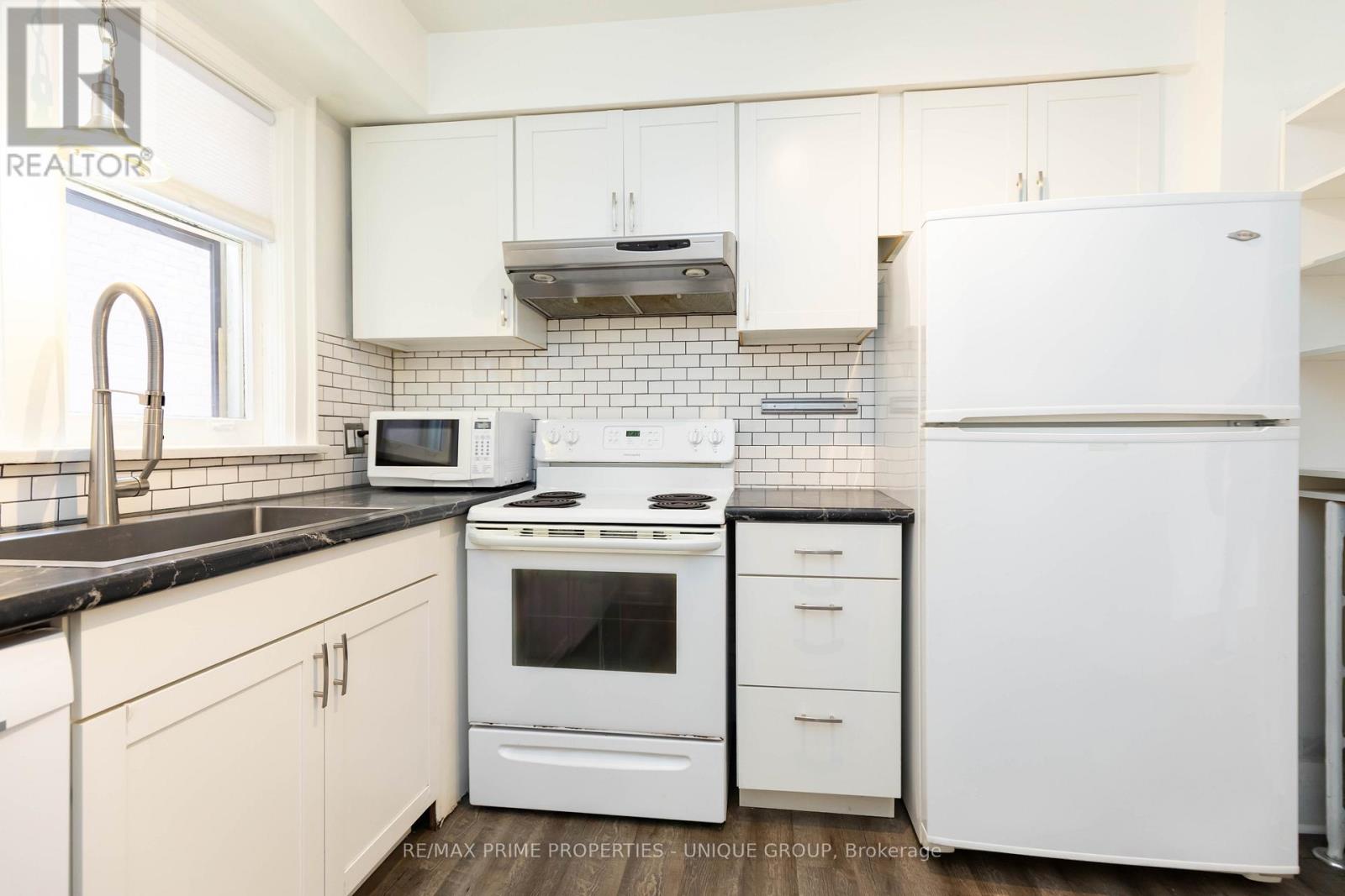 66 Burnaby Boulevard, Toronto, Ontario  M5N 1G4 - Photo 12 - C12403256