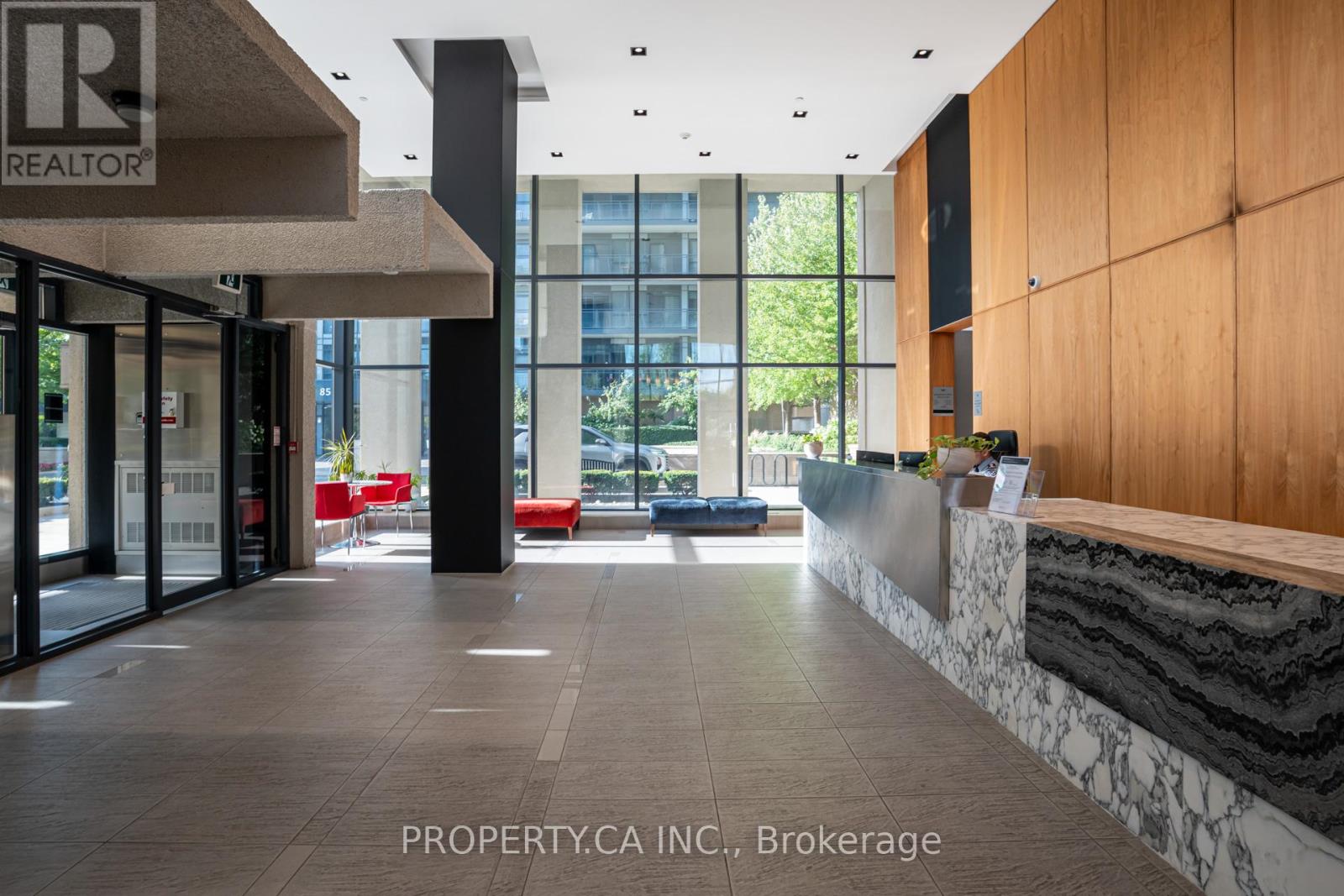 1204 - 75 The Donway Way W, Toronto, Ontario  M3C 2E9 - Photo 2 - C12403275