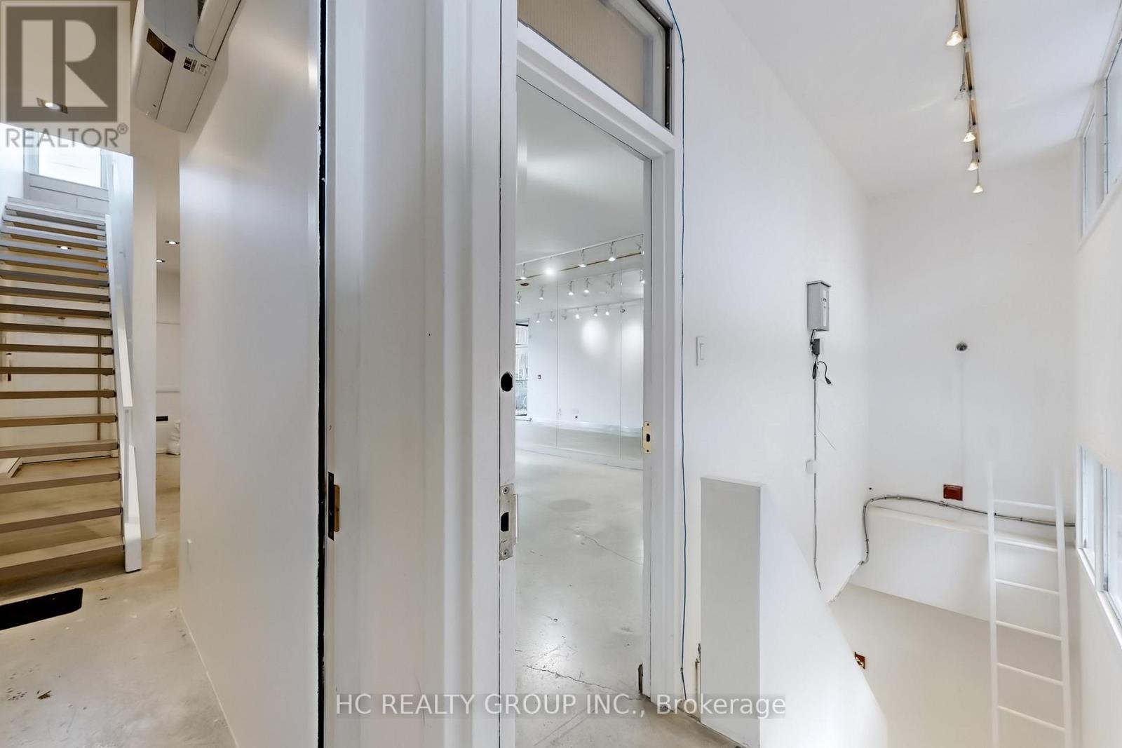 899 Dundas Street W, Toronto (Trinity-Bellwoods), Ontario  M6J 1V9 - Photo 5 - C12403278