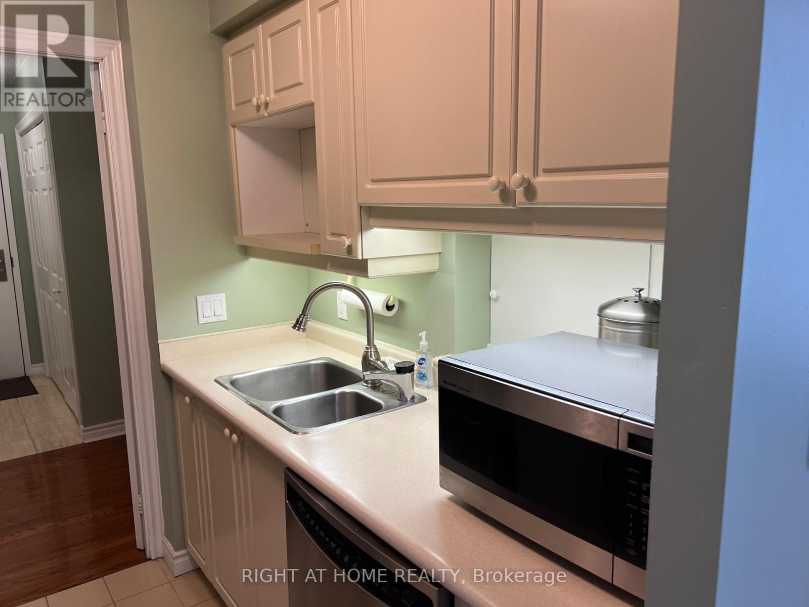 705 - 71 Simcoe Street, Toronto, Ontario  M5J 2S9 - Photo 10 - C12403292