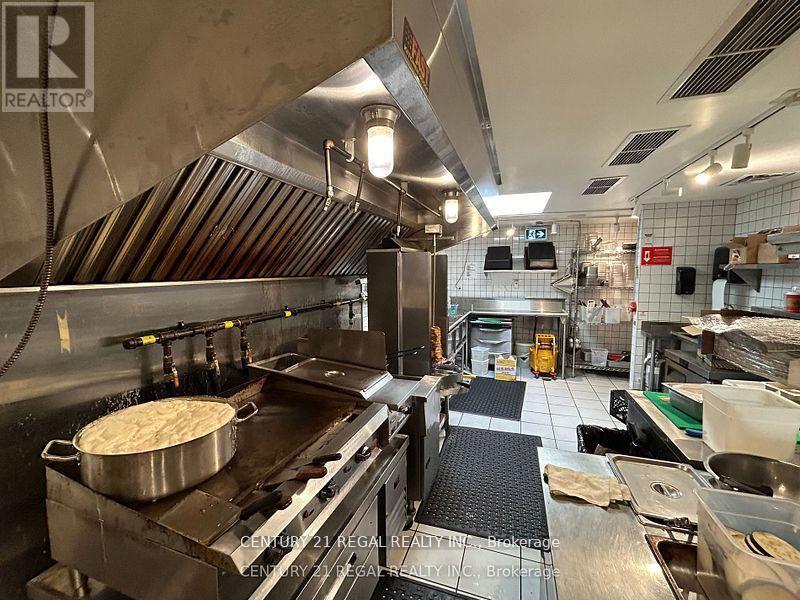 2313 Yonge Street, Toronto (Yonge-Eglinton), Ontario  M4P 2C6 - Photo 2 - C12403344
