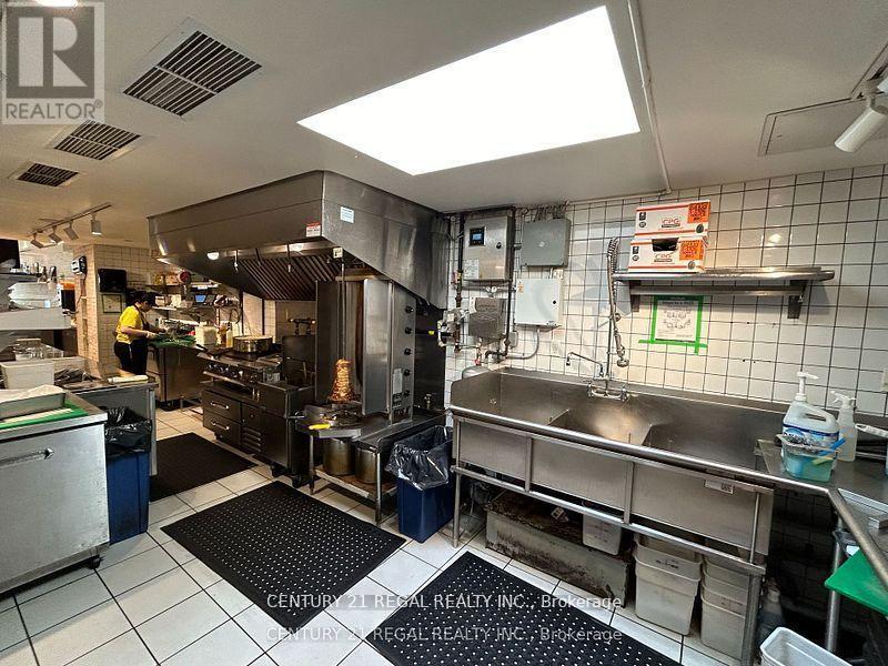 2313 Yonge Street, Toronto (Yonge-Eglinton), Ontario  M4P 2C6 - Photo 3 - C12403344