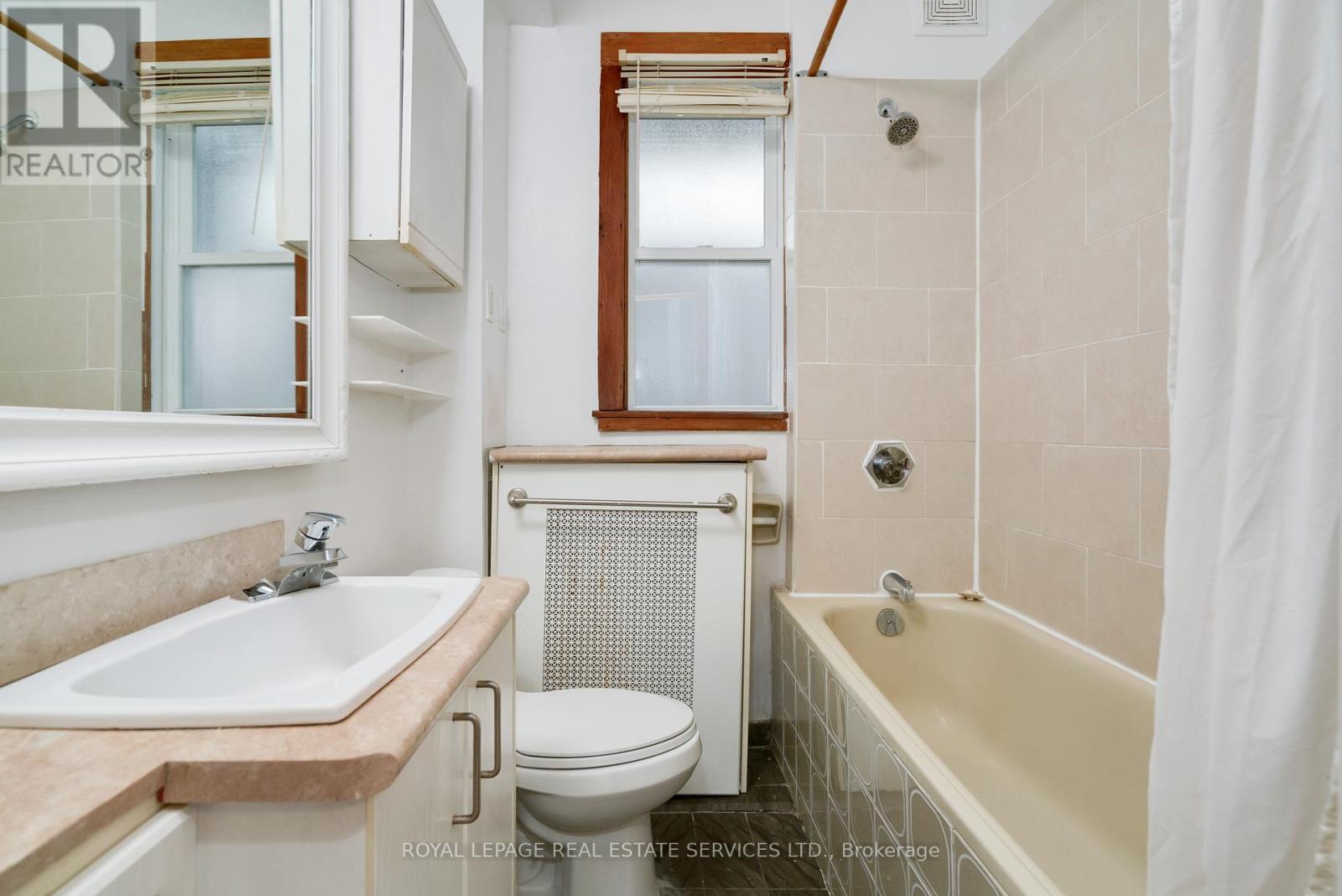 2 - 18 Shorncliffe Avenue, Toronto, Ontario  M4V 1T1 - Photo 16 - C12403368