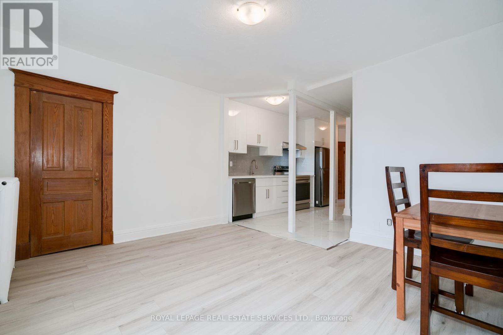 2 - 18 Shorncliffe Avenue, Toronto, Ontario  M4V 1T1 - Photo 2 - C12403368