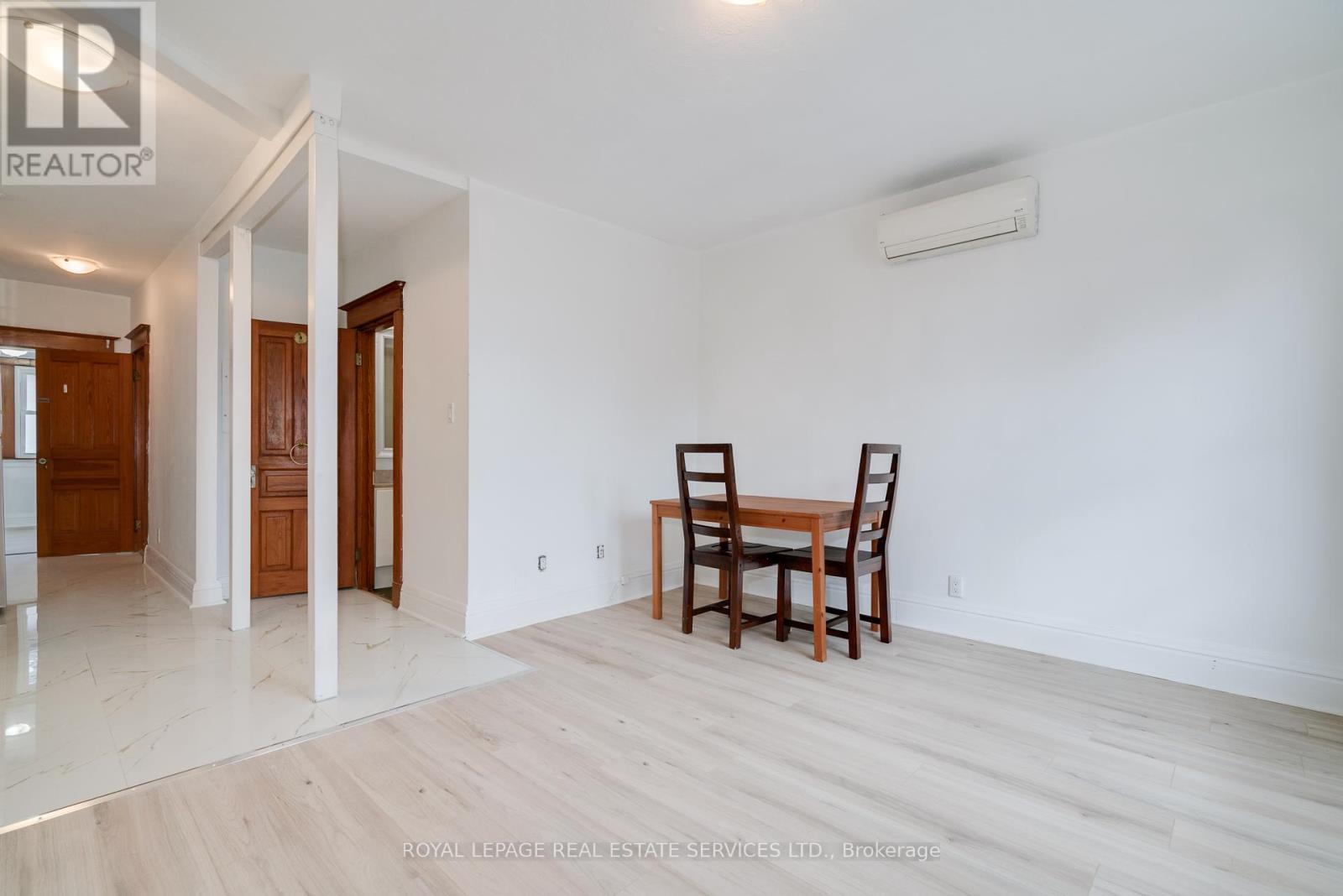 2 - 18 Shorncliffe Avenue, Toronto, Ontario  M4V 1T1 - Photo 4 - C12403368