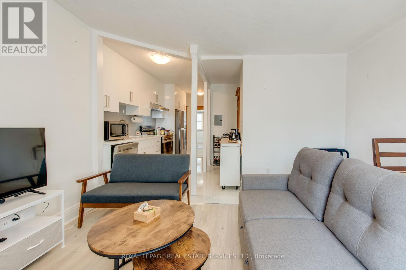 2 - 18 Shorncliffe Avenue, Toronto, Ontario  M4V 1T1 - Photo 5 - C12403368
