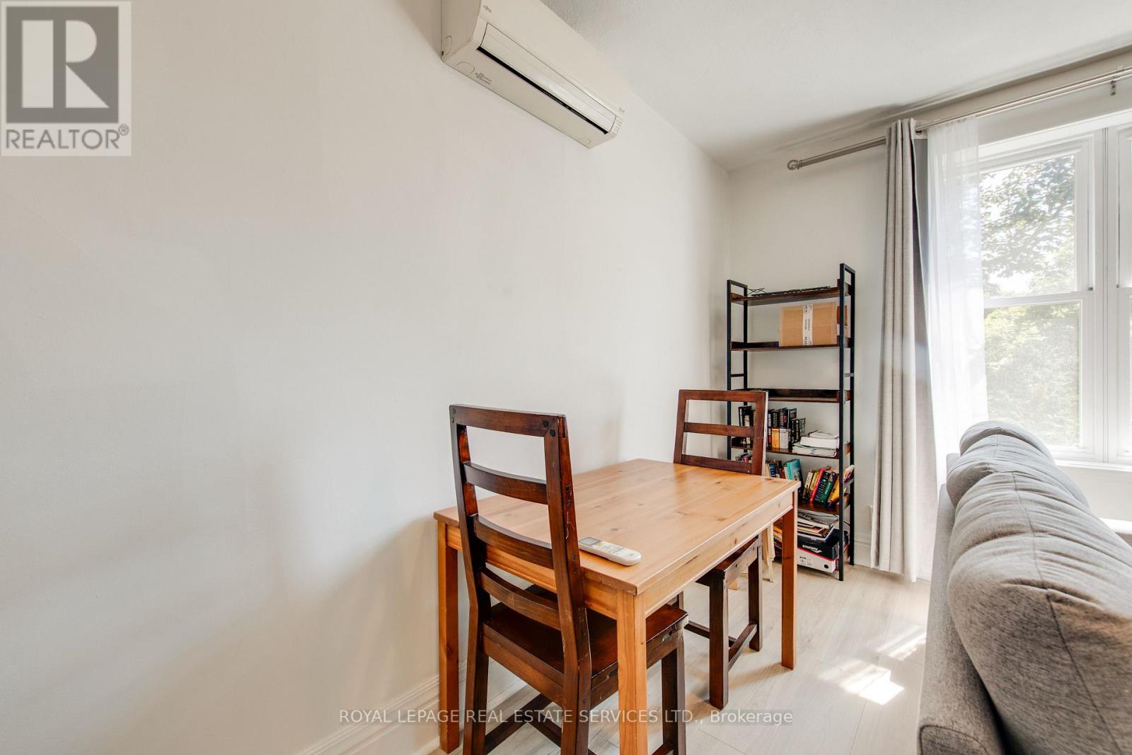 2 - 18 Shorncliffe Avenue, Toronto, Ontario  M4V 1T1 - Photo 7 - C12403368