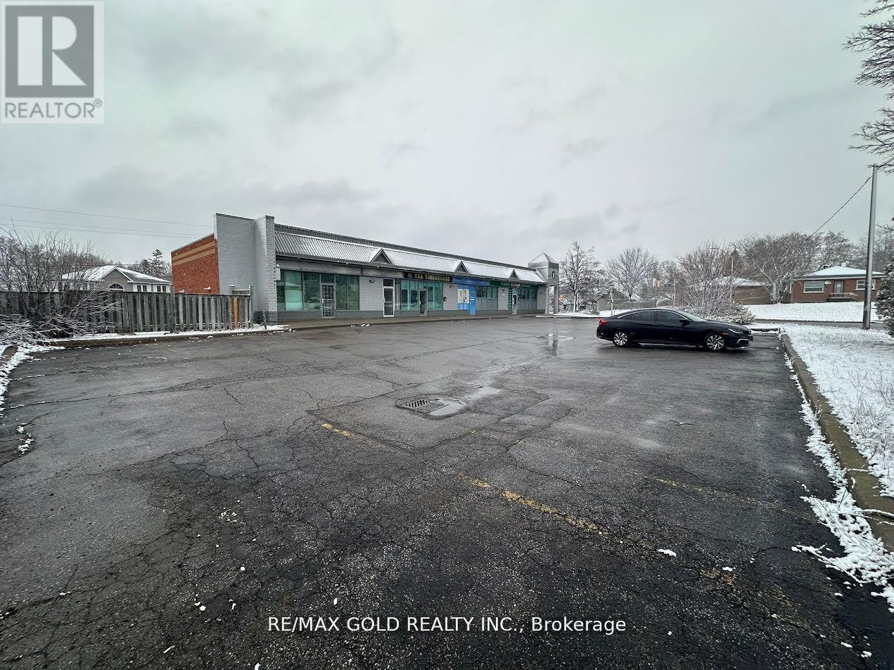 4 - 303 Hillside Avenue, Oshawa, Ontario  L1J 1T4 - Photo 2 - E12403284