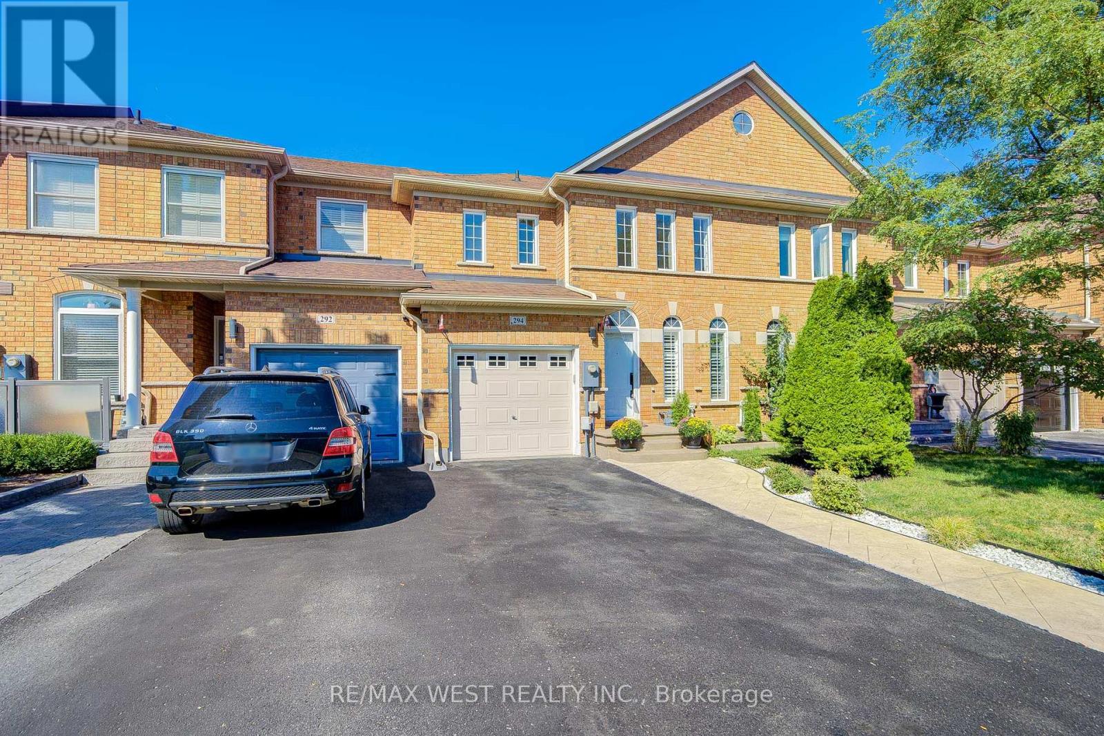 294 HAWKVIEW BOULEVARD, Vaughan, Ontario