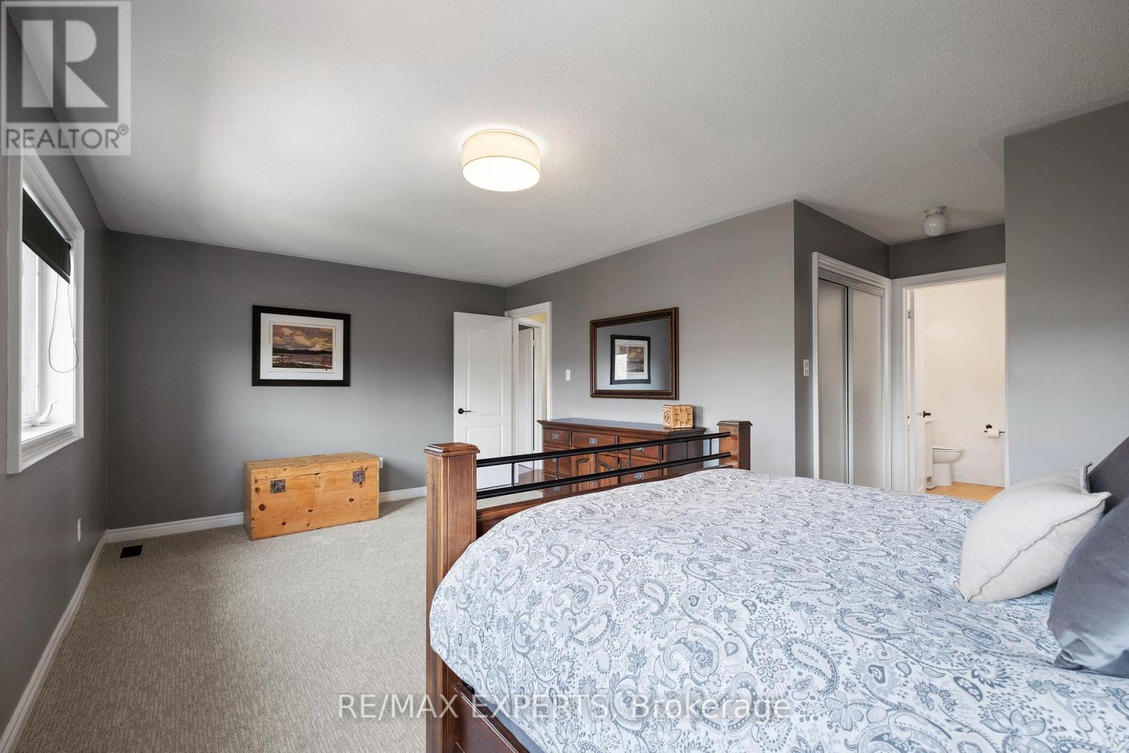 228 Sawmill Valley Drive, Newmarket, Ontario  L3X 2W1 - Photo 18 - N12403332
