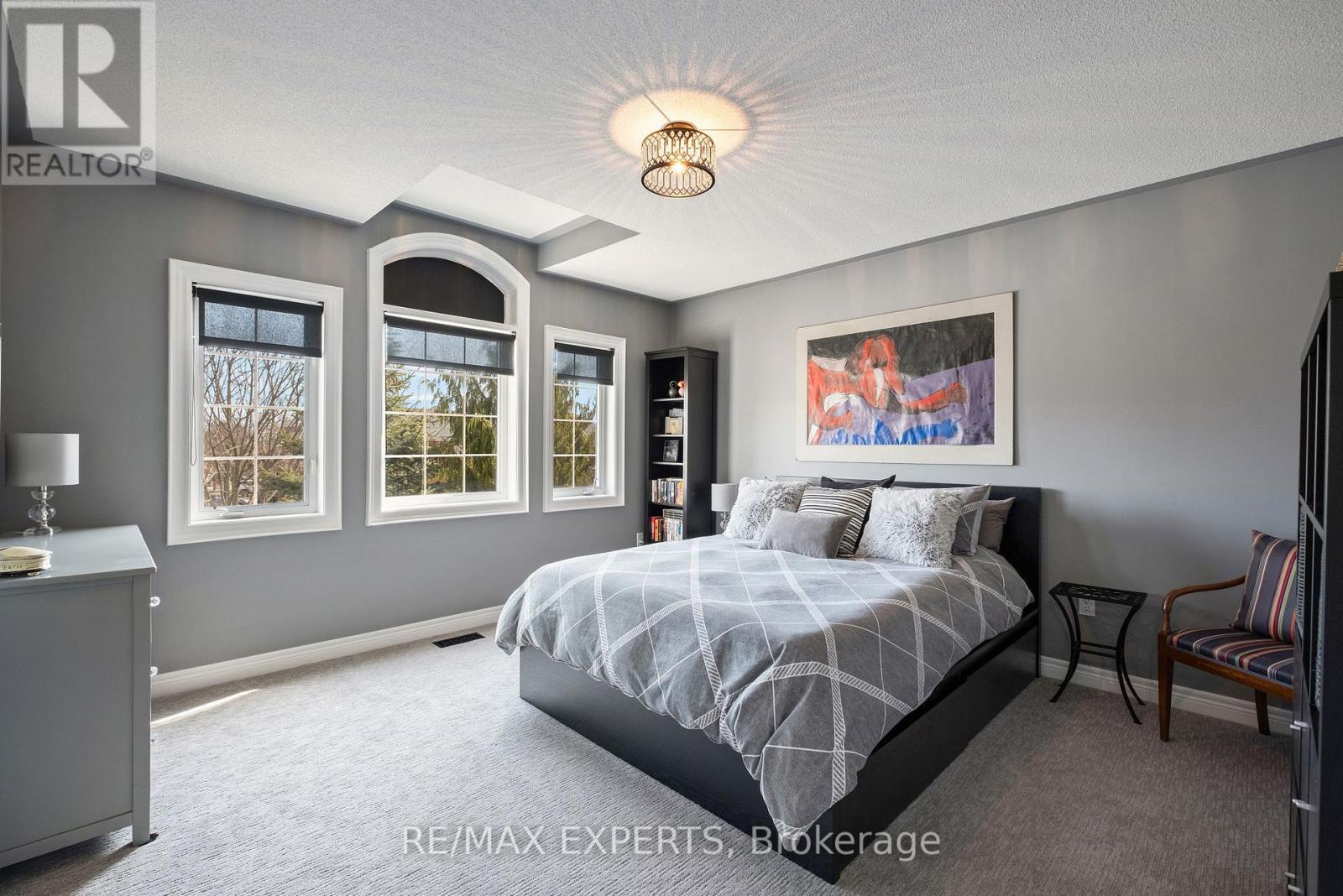 228 Sawmill Valley Drive, Newmarket, Ontario  L3X 2W1 - Photo 23 - N12403332