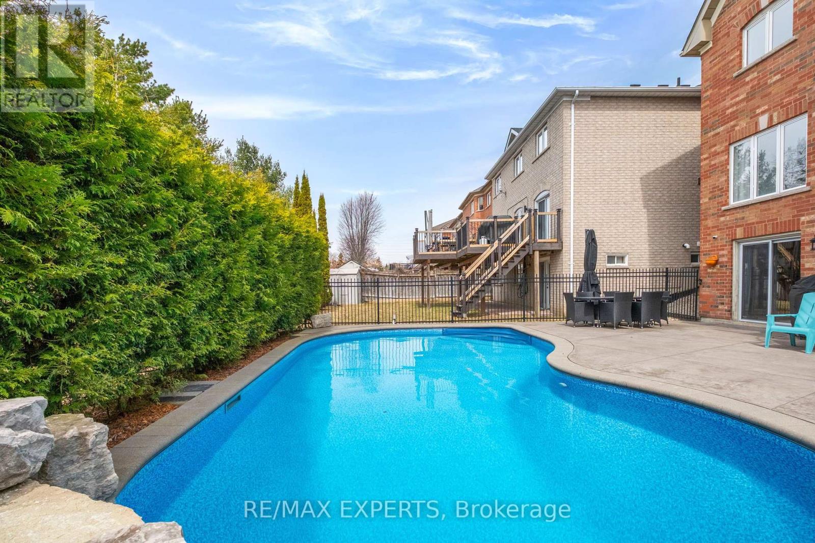 228 Sawmill Valley Drive, Newmarket, Ontario  L3X 2W1 - Photo 28 - N12403332