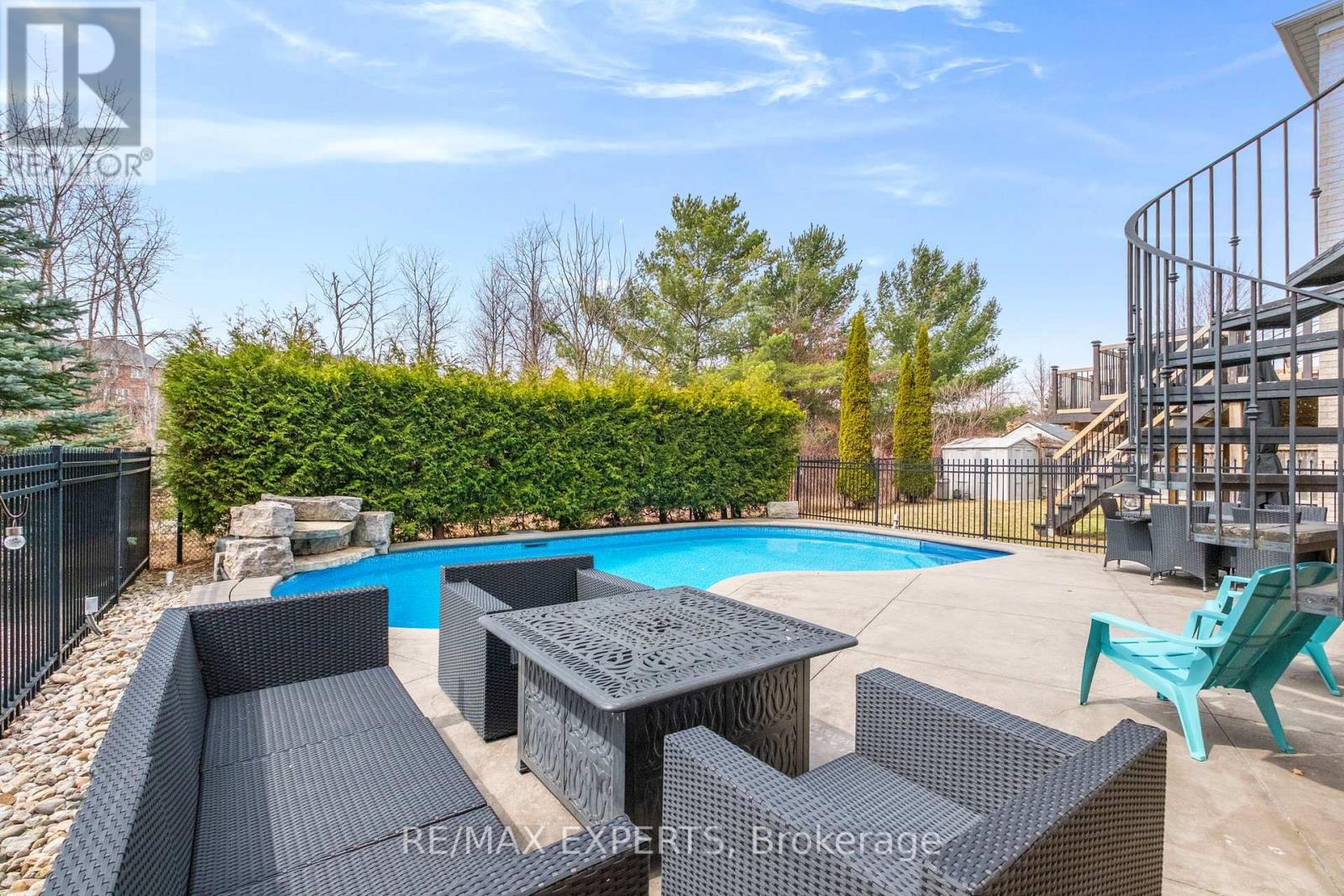 228 Sawmill Valley Drive, Newmarket, Ontario  L3X 2W1 - Photo 29 - N12403332