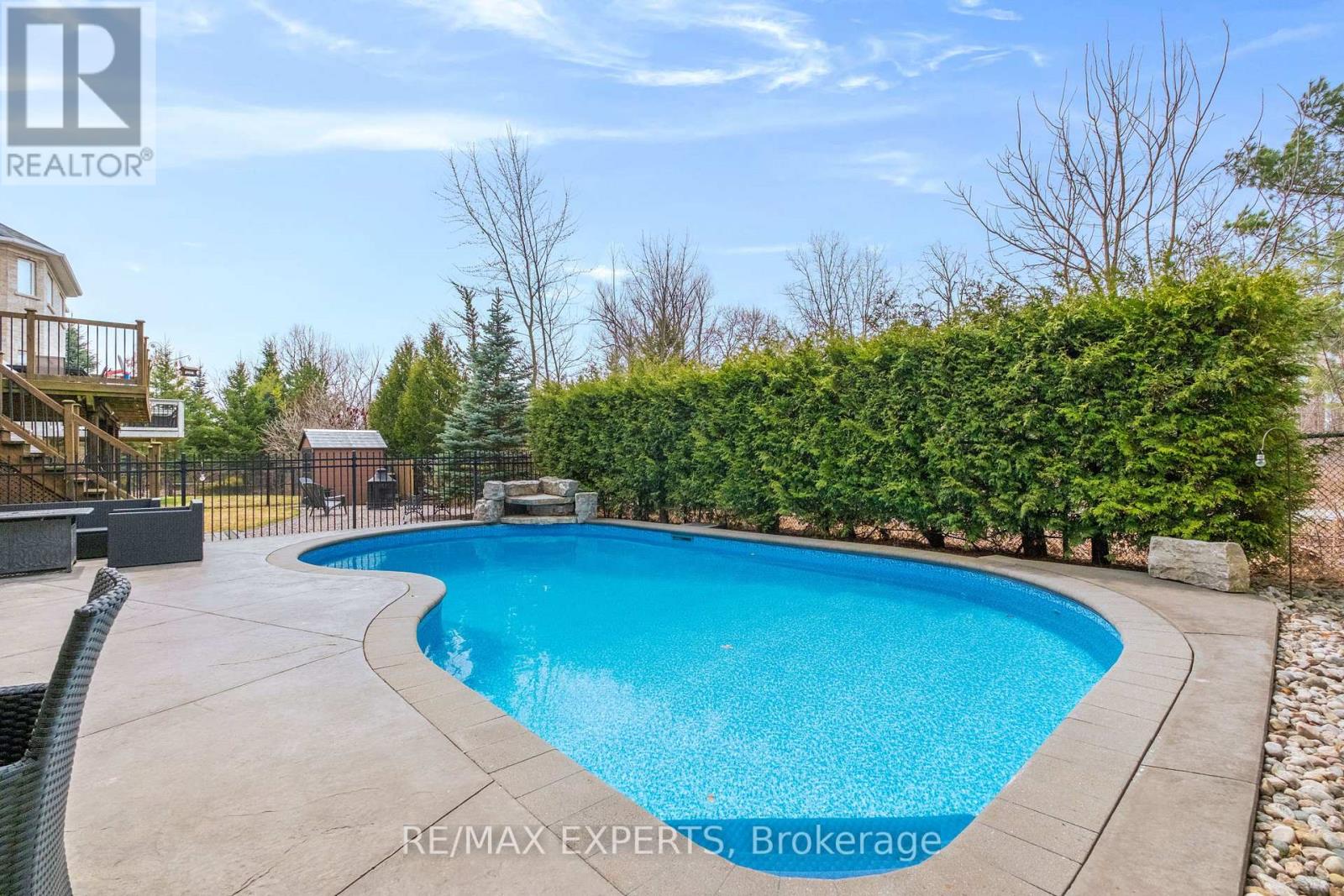 228 Sawmill Valley Drive, Newmarket, Ontario  L3X 2W1 - Photo 30 - N12403332