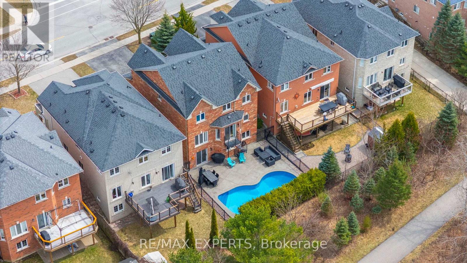 228 Sawmill Valley Drive, Newmarket, Ontario  L3X 2W1 - Photo 32 - N12403332
