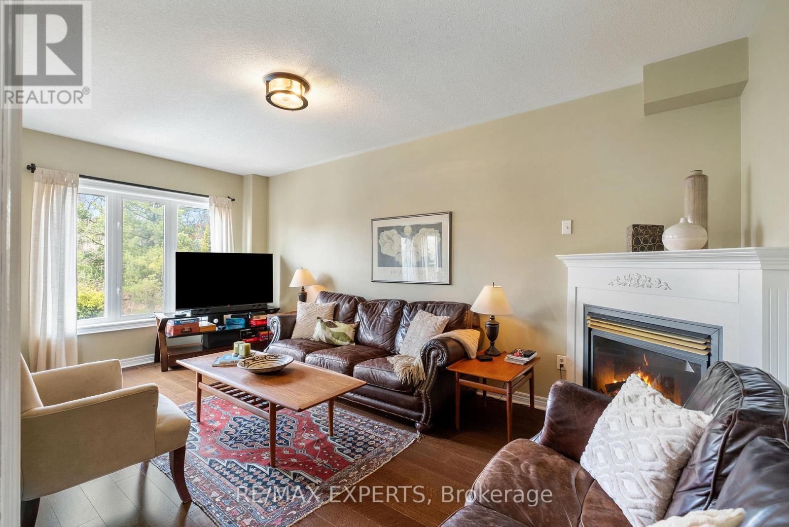 228 Sawmill Valley Drive, Newmarket, Ontario  L3X 2W1 - Photo 7 - N12403332
