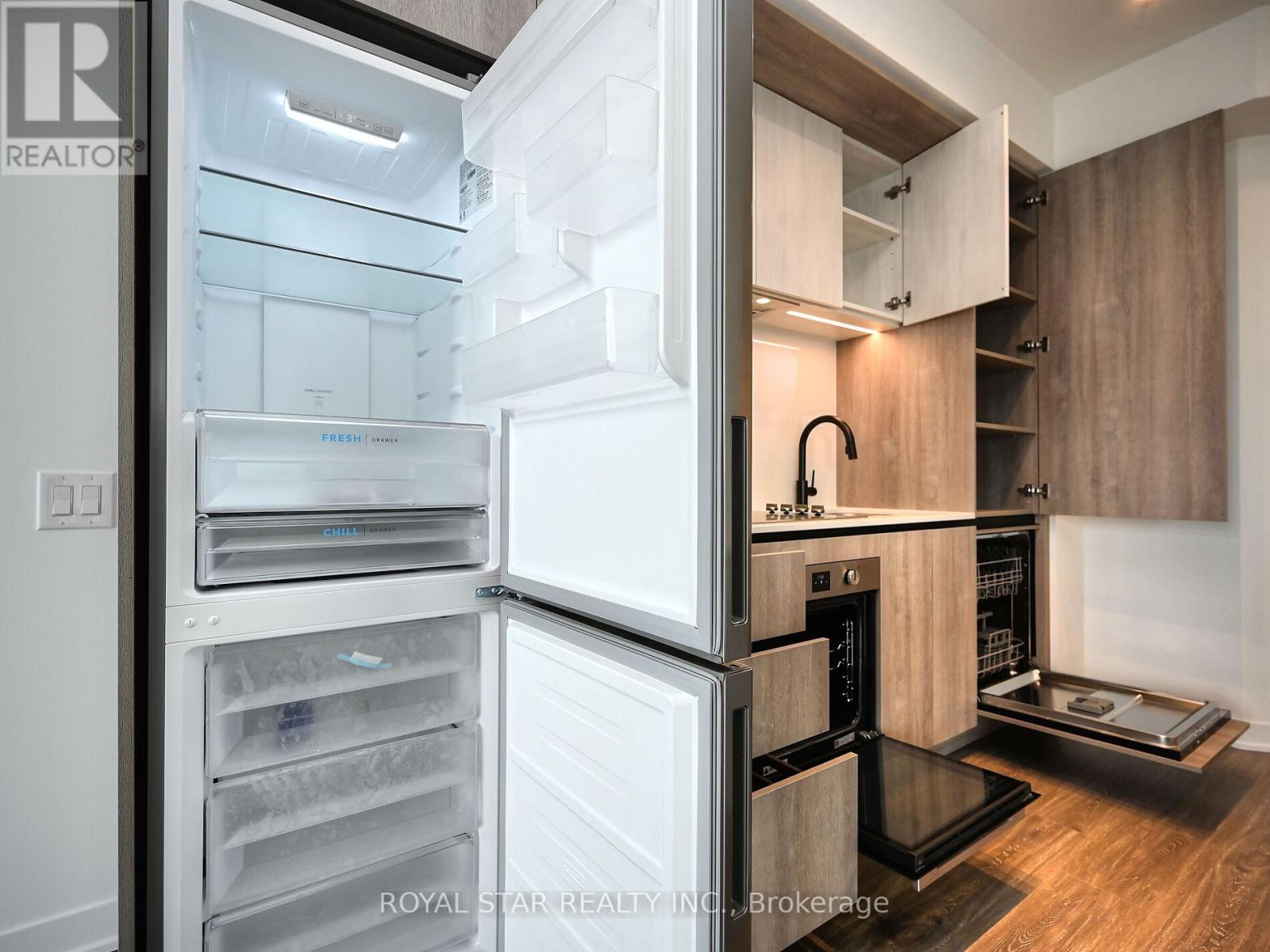 1706 - 2495 Eglinton Avenue W, Mississauga, Ontario  L5M 2T2 - Photo 21 - W12397934