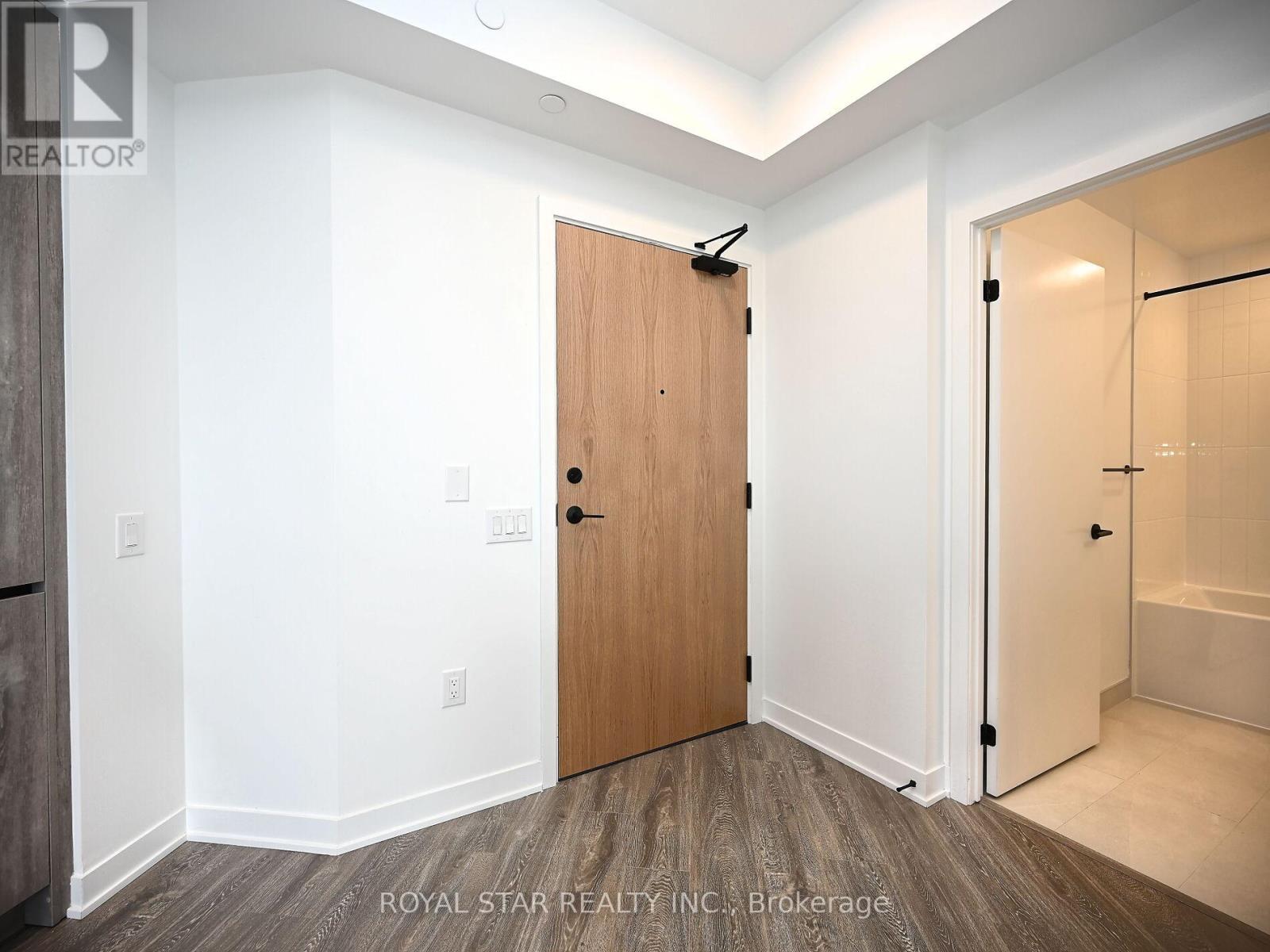 1706 - 2495 Eglinton Avenue W, Mississauga, Ontario  L5M 2T2 - Photo 8 - W12397934