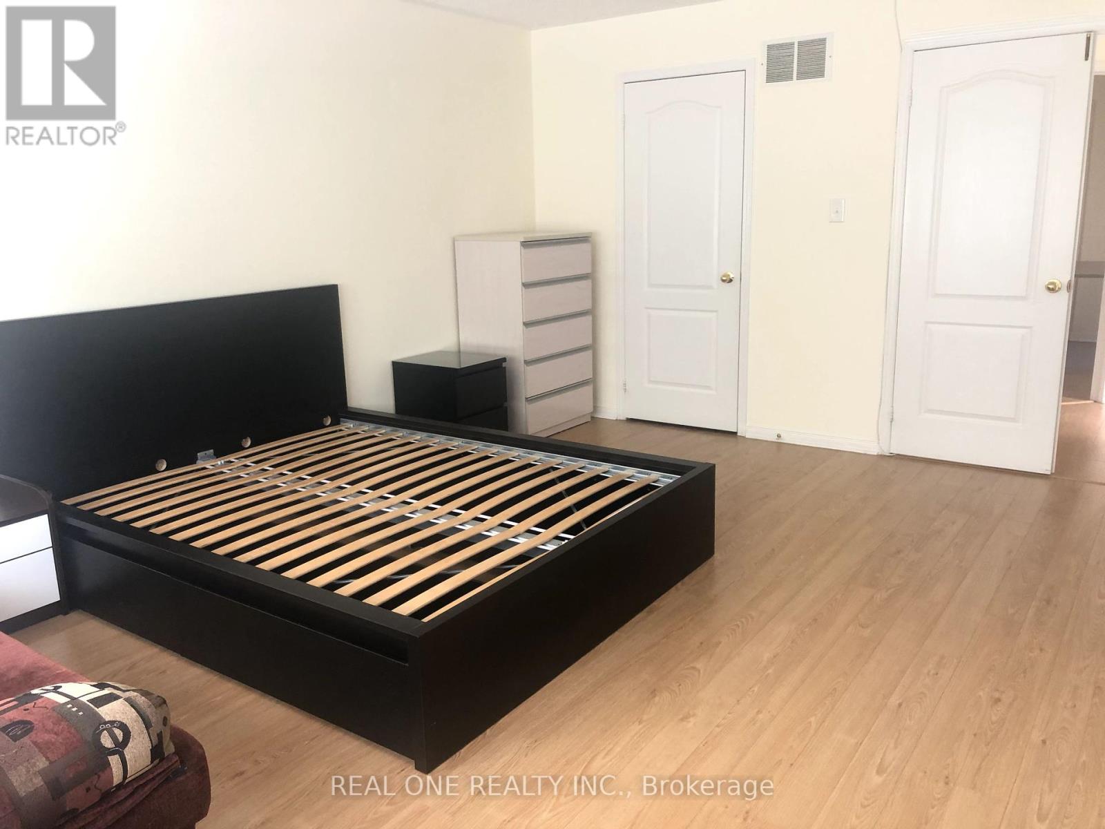 3829 Quiet Creek Drive, Mississauga, Ontario  L5M 8B1 - Photo 15 - W12403234