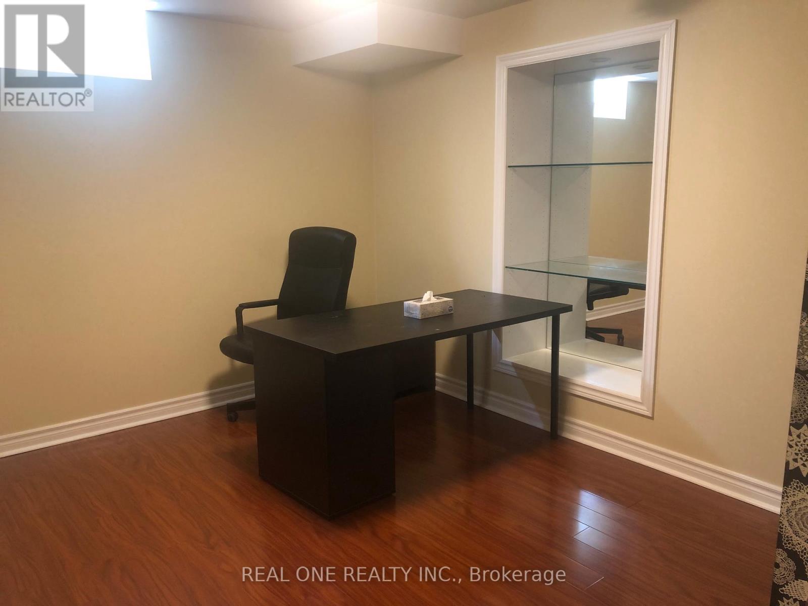 3829 Quiet Creek Drive, Mississauga, Ontario  L5M 8B1 - Photo 18 - W12403234