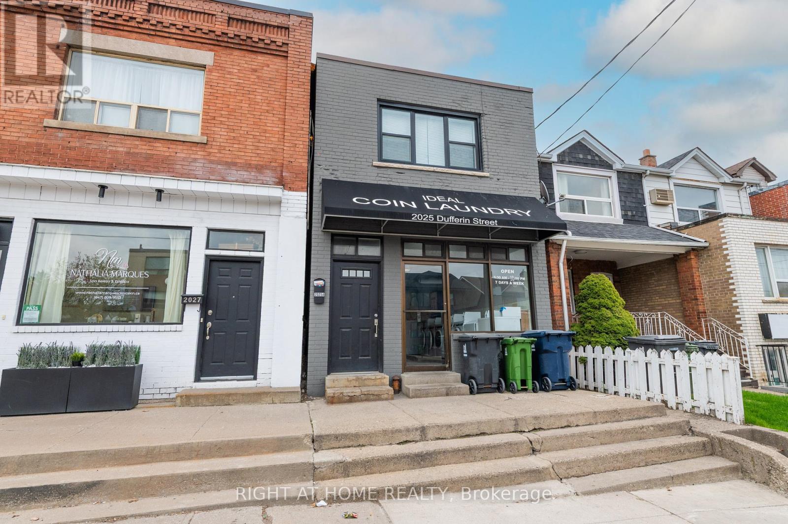 2025 Dufferin Street, Toronto (Caledonia-Fairbank), Ontario  M6E 3R3 - Photo 1 - W12403245