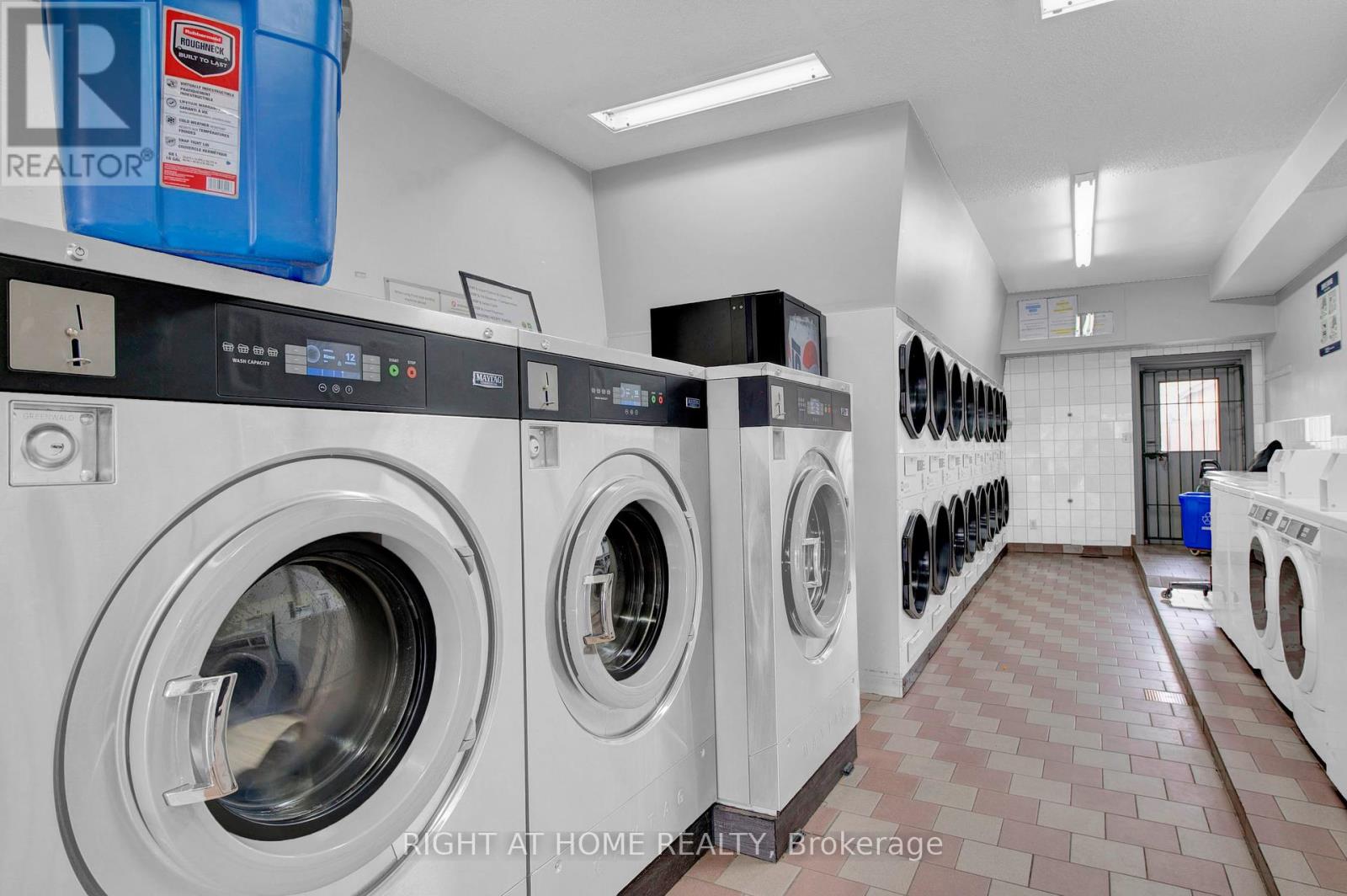 2025 Dufferin Street, Toronto (Caledonia-Fairbank), Ontario  M6E 3R3 - Photo 11 - W12403245