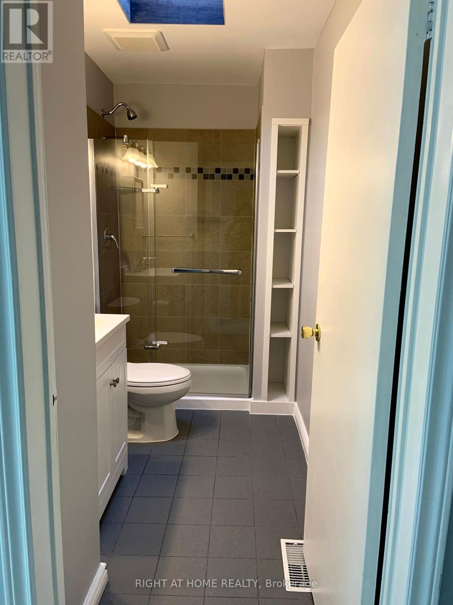 2025 Dufferin Street, Toronto (Caledonia-Fairbank), Ontario  M6E 3R3 - Photo 19 - W12403245