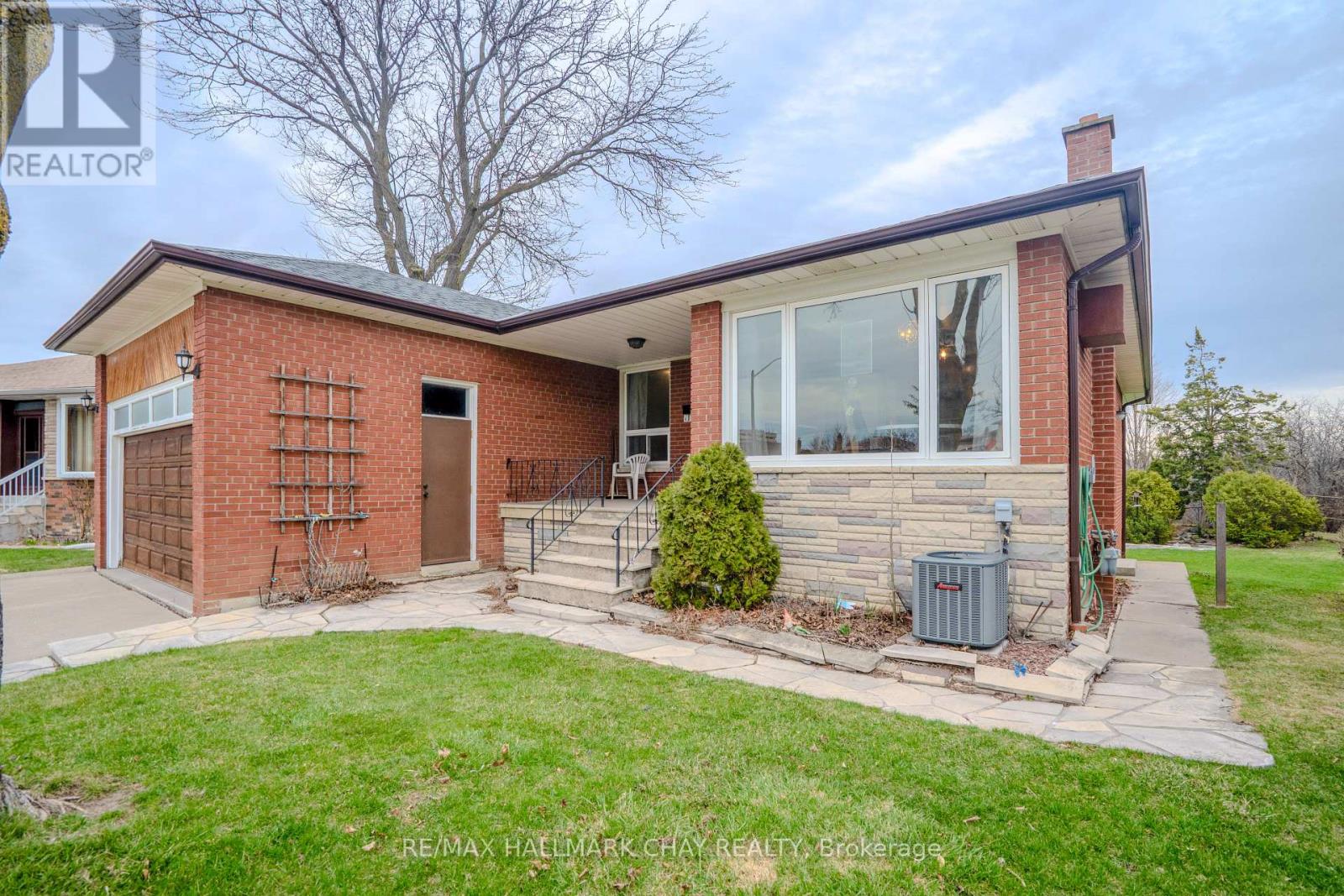 3 Alicewood Court, Toronto, Ontario  M9V 3Y1 - Photo 2 - W12403349