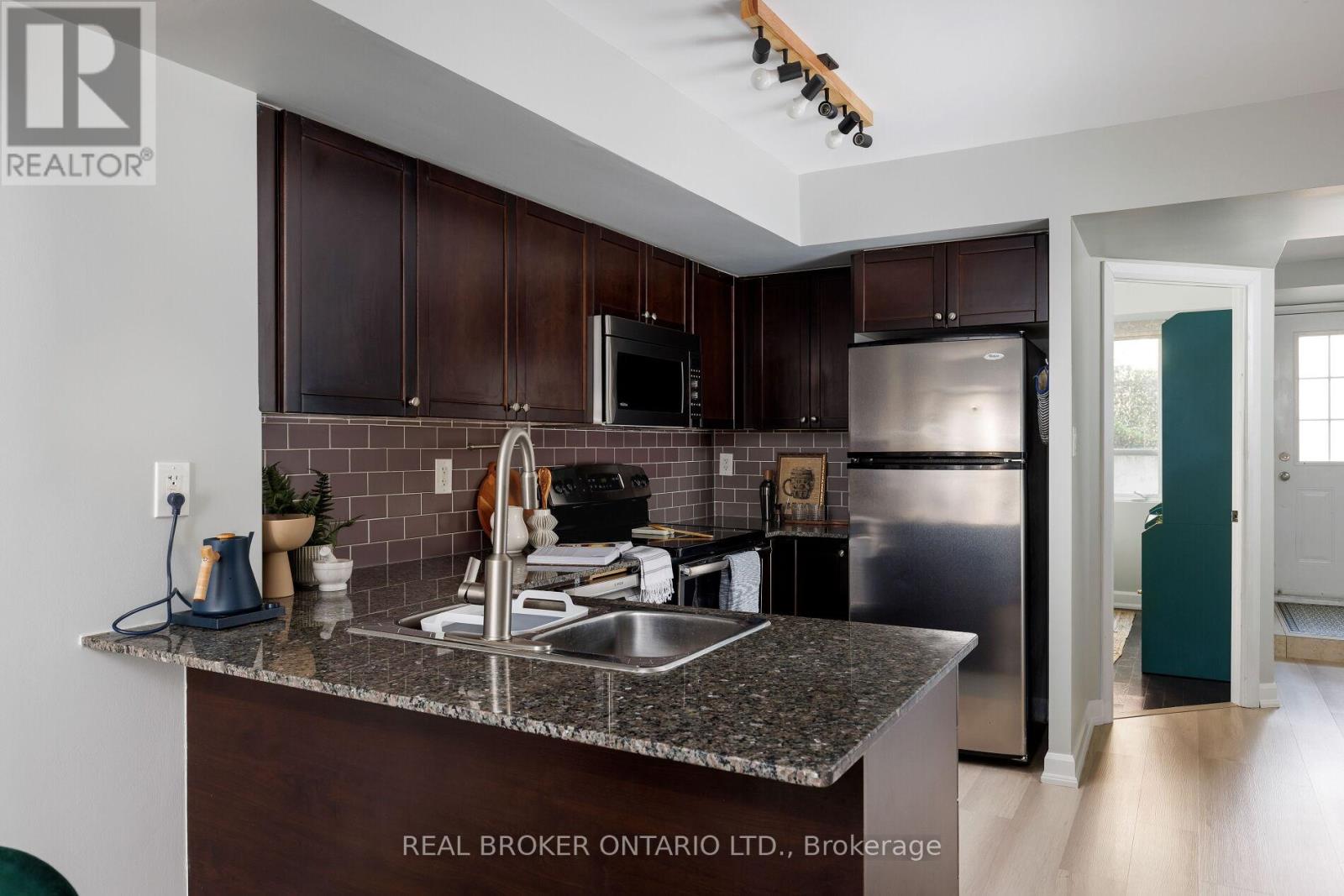 146 - 35 Elsie Lane, Toronto, Ontario  M6P 3N3 - Photo 7 - W12403388