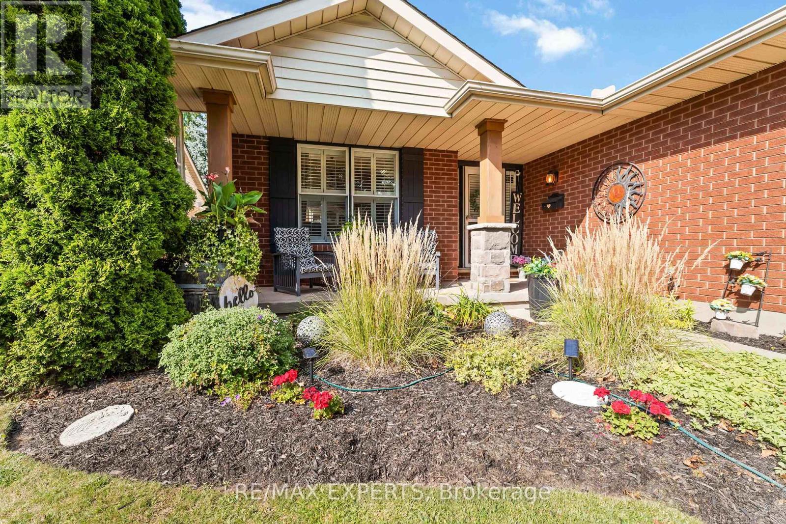 5991 Andrea Drive, Niagara Falls, Ontario  L2H 2Z9 - Photo 2 - X12403291