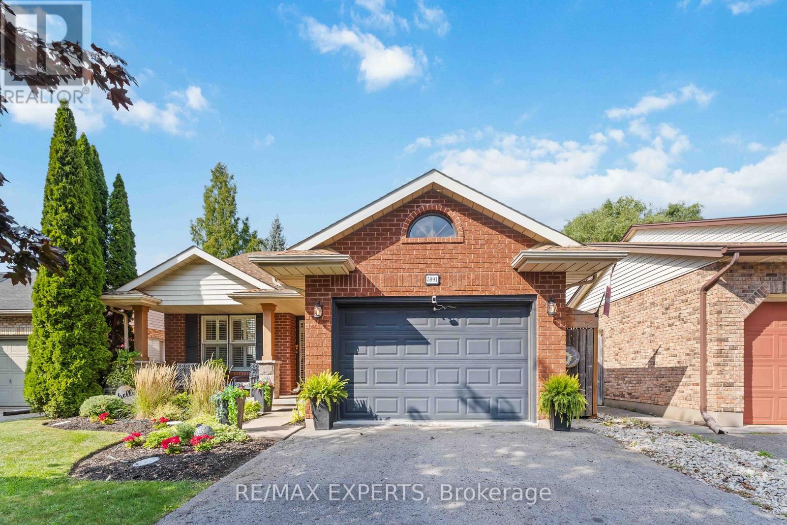 5991 Andrea Drive, Niagara Falls, Ontario  L2H 2Z9 - Photo 3 - X12403291