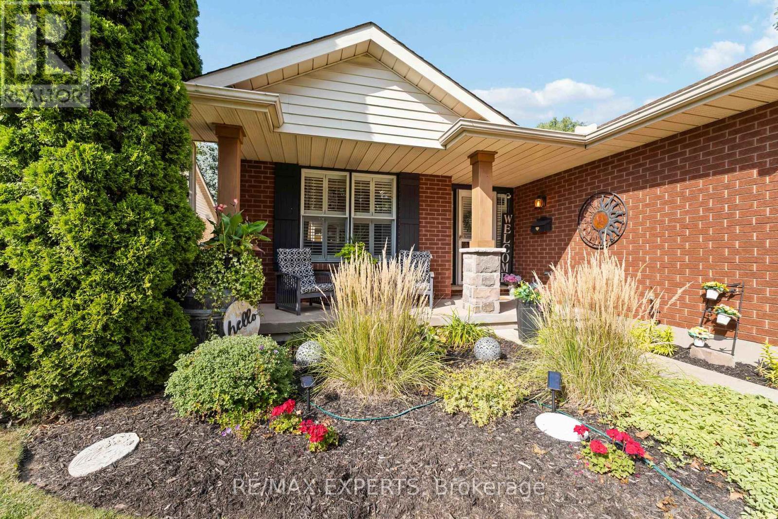 5991 Andrea Drive, Niagara Falls, Ontario  L2H 2Z9 - Photo 6 - X12403291