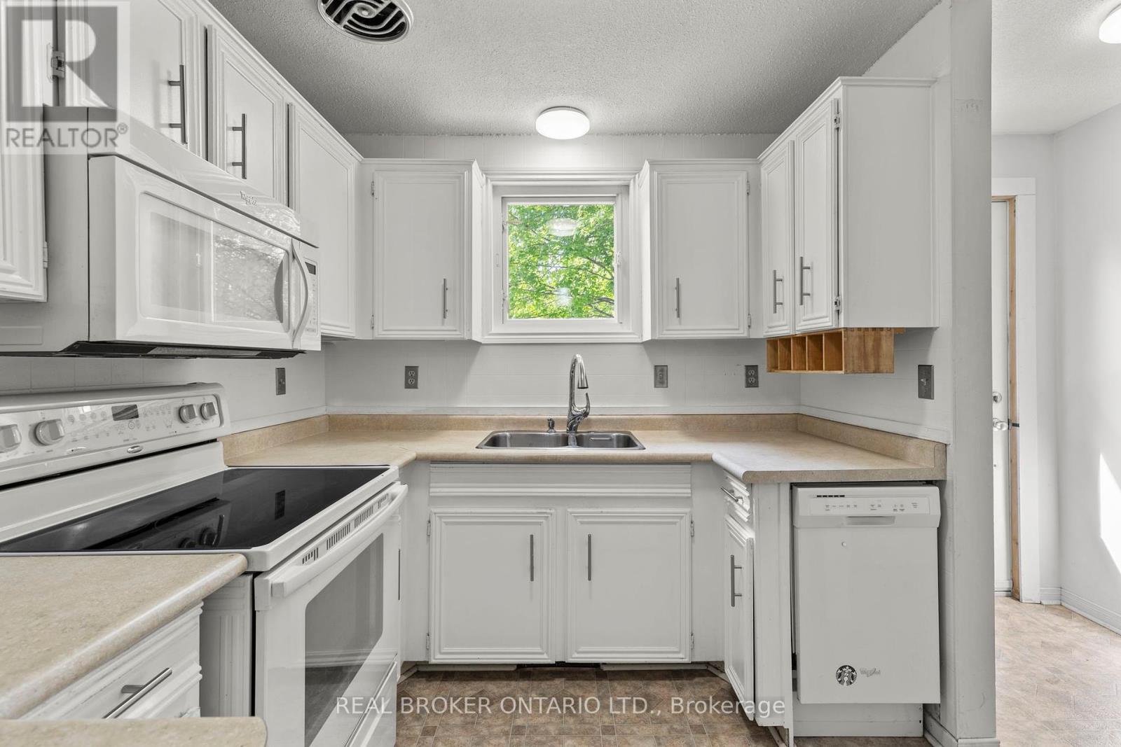 180 Bakery Lane, Gravenhurst, Ontario  P1P 1R2 - Photo 11 - X12403300