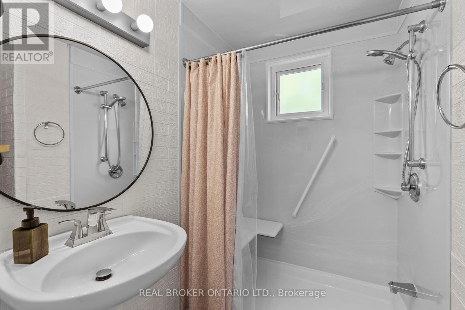180 Bakery Lane, Gravenhurst, Ontario  P1P 1R2 - Photo 13 - X12403300