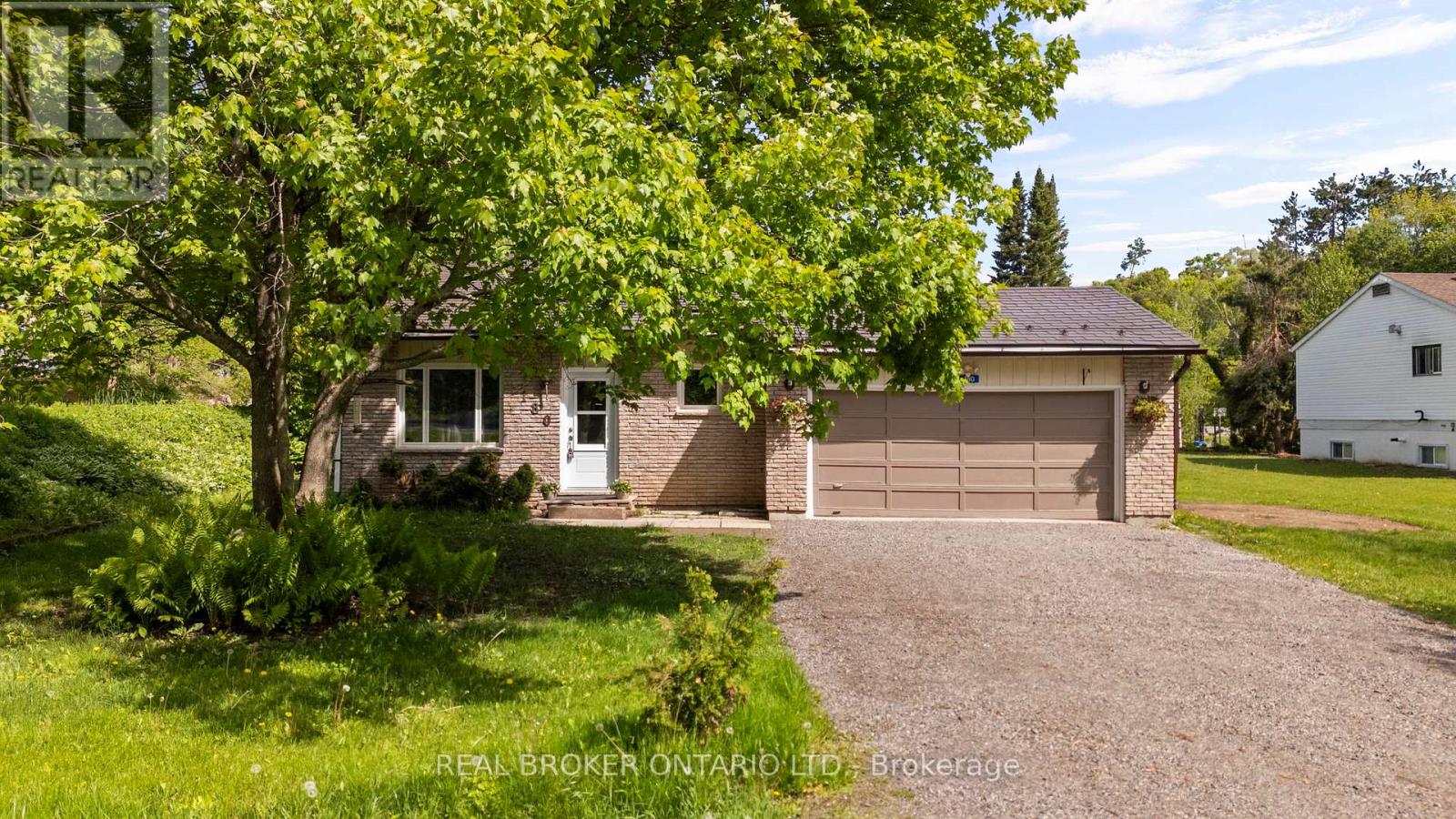 180 Bakery Lane, Gravenhurst, Ontario  P1P 1R2 - Photo 2 - X12403300