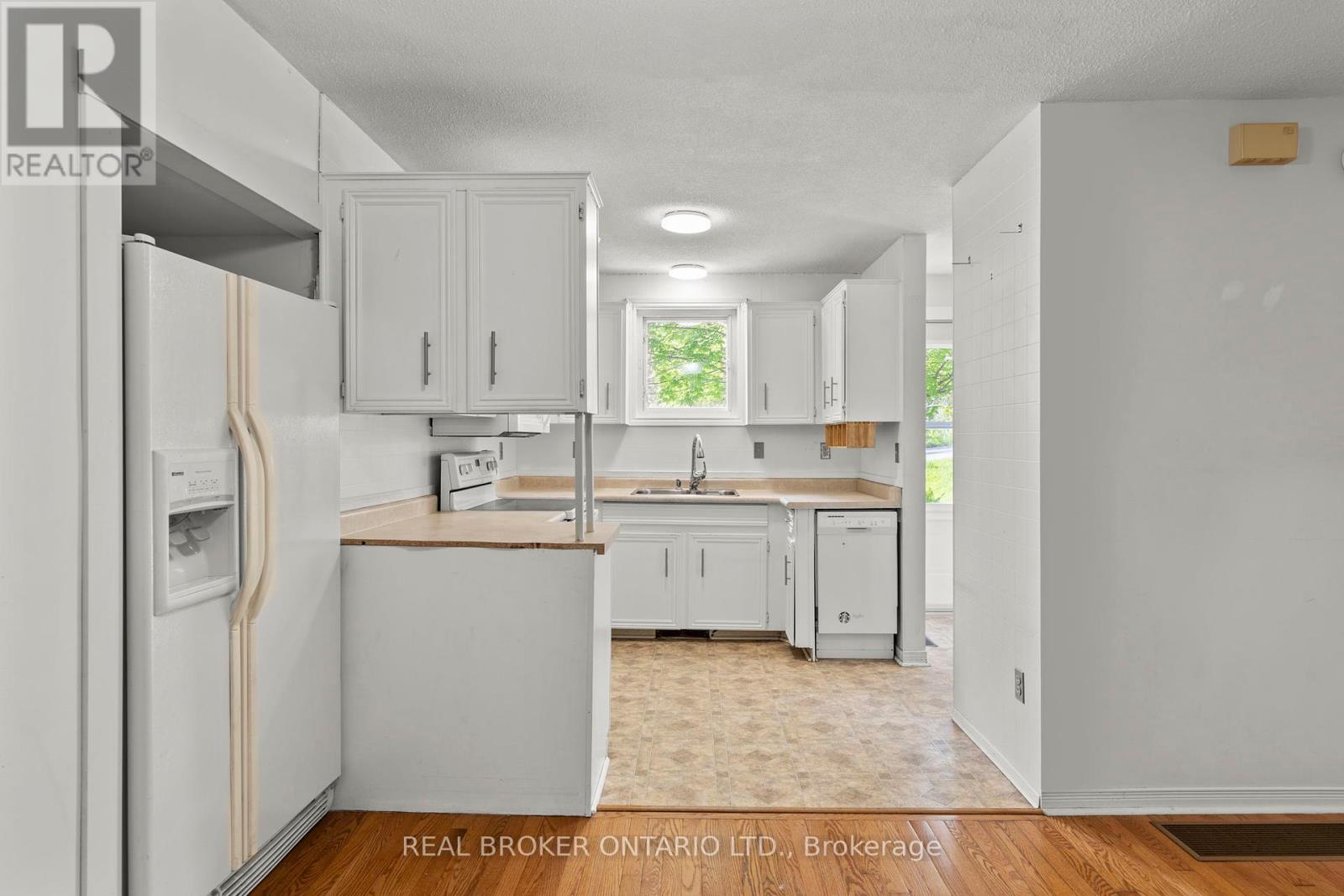 180 Bakery Lane, Gravenhurst, Ontario  P1P 1R2 - Photo 8 - X12403300