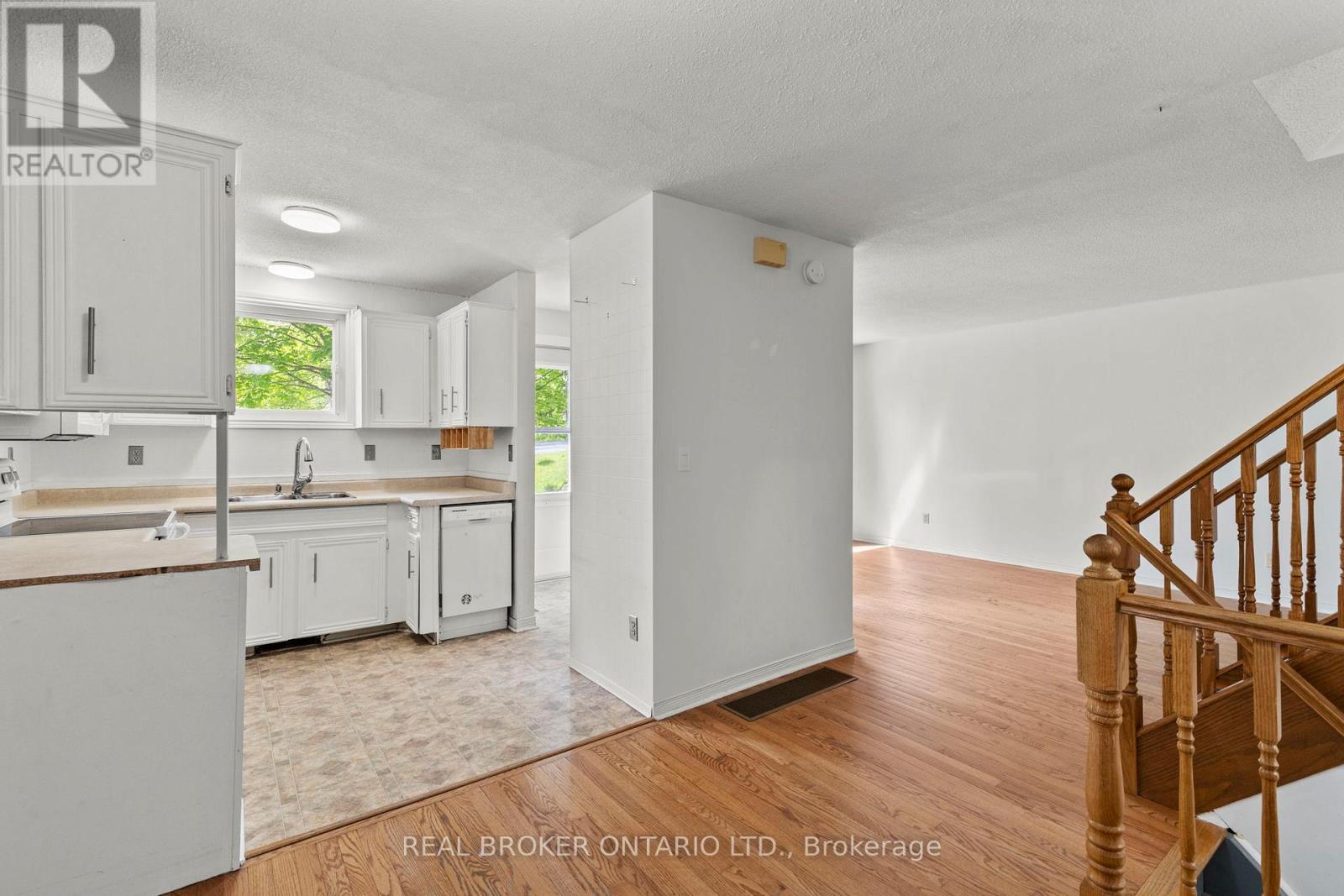 180 Bakery Lane, Gravenhurst, Ontario  P1P 1R2 - Photo 9 - X12403300