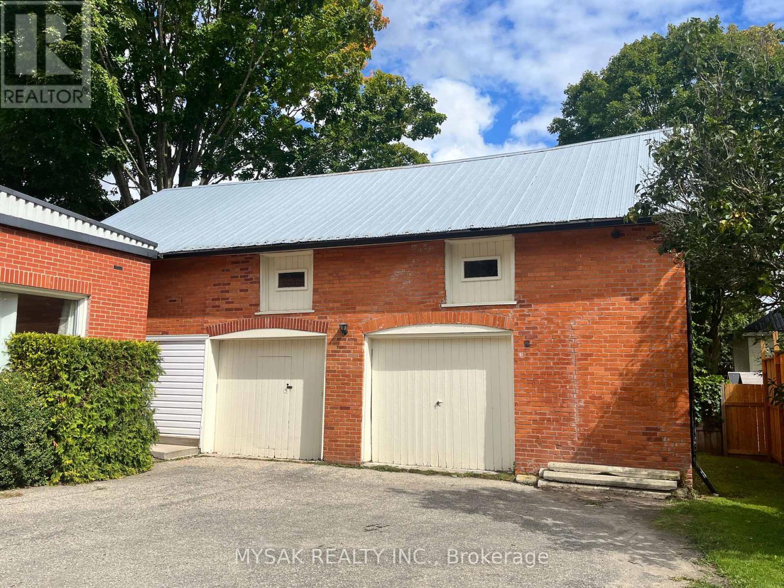 315 Centre Street, North Huron (Wingham), Ontario  N0G 2W0 - Photo 3 - X12403323