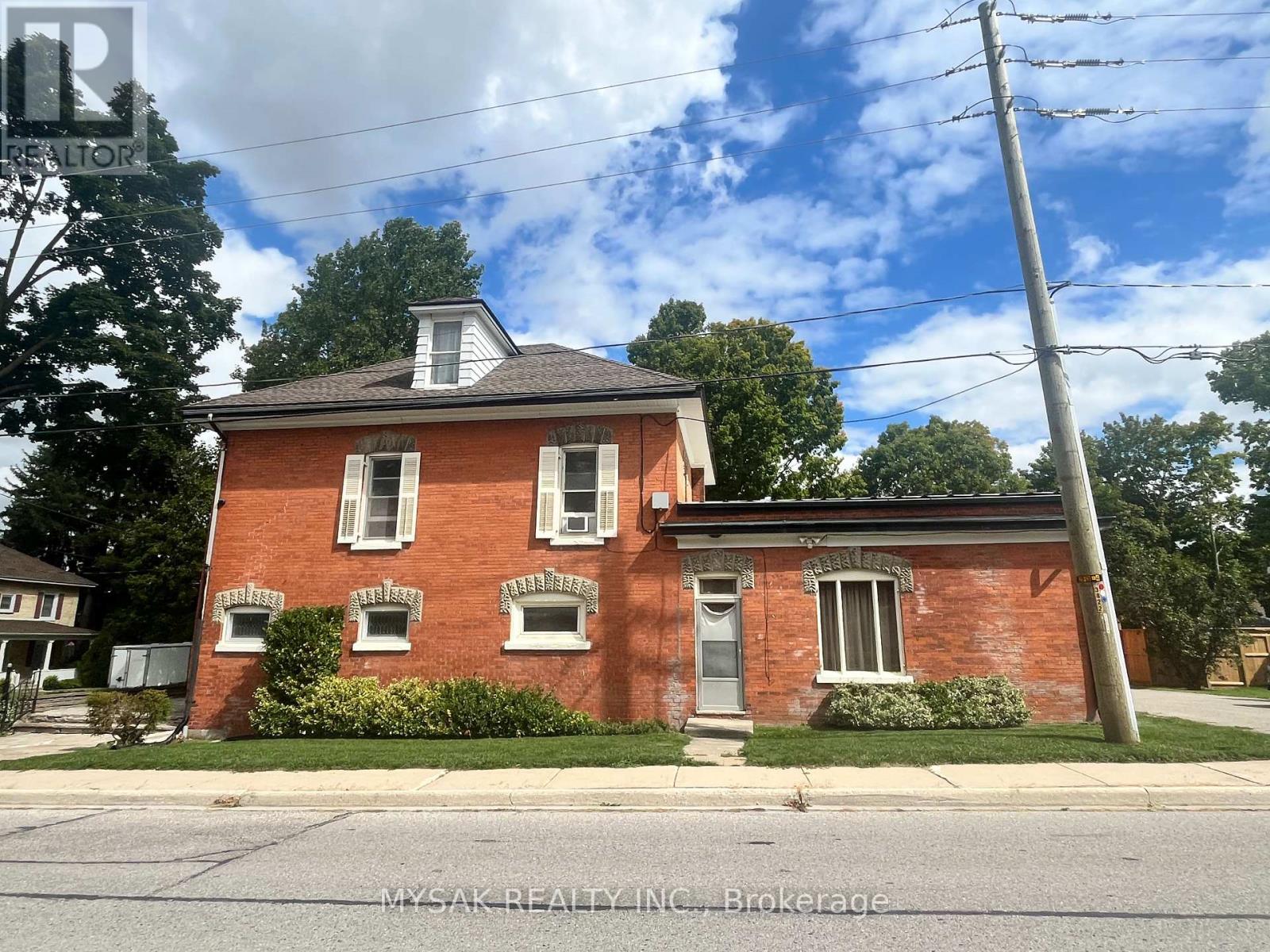 315 Centre Street, North Huron (Wingham), Ontario  N0G 2W0 - Photo 8 - X12403323