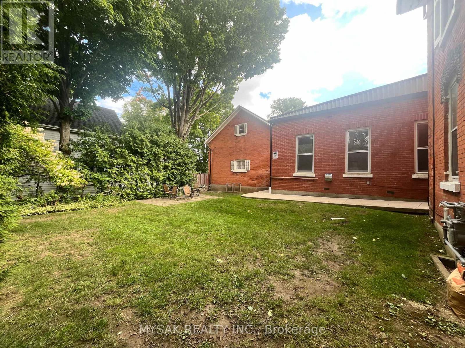 315 Centre Street, North Huron (Wingham), Ontario  N0G 2W0 - Photo 9 - X12403323