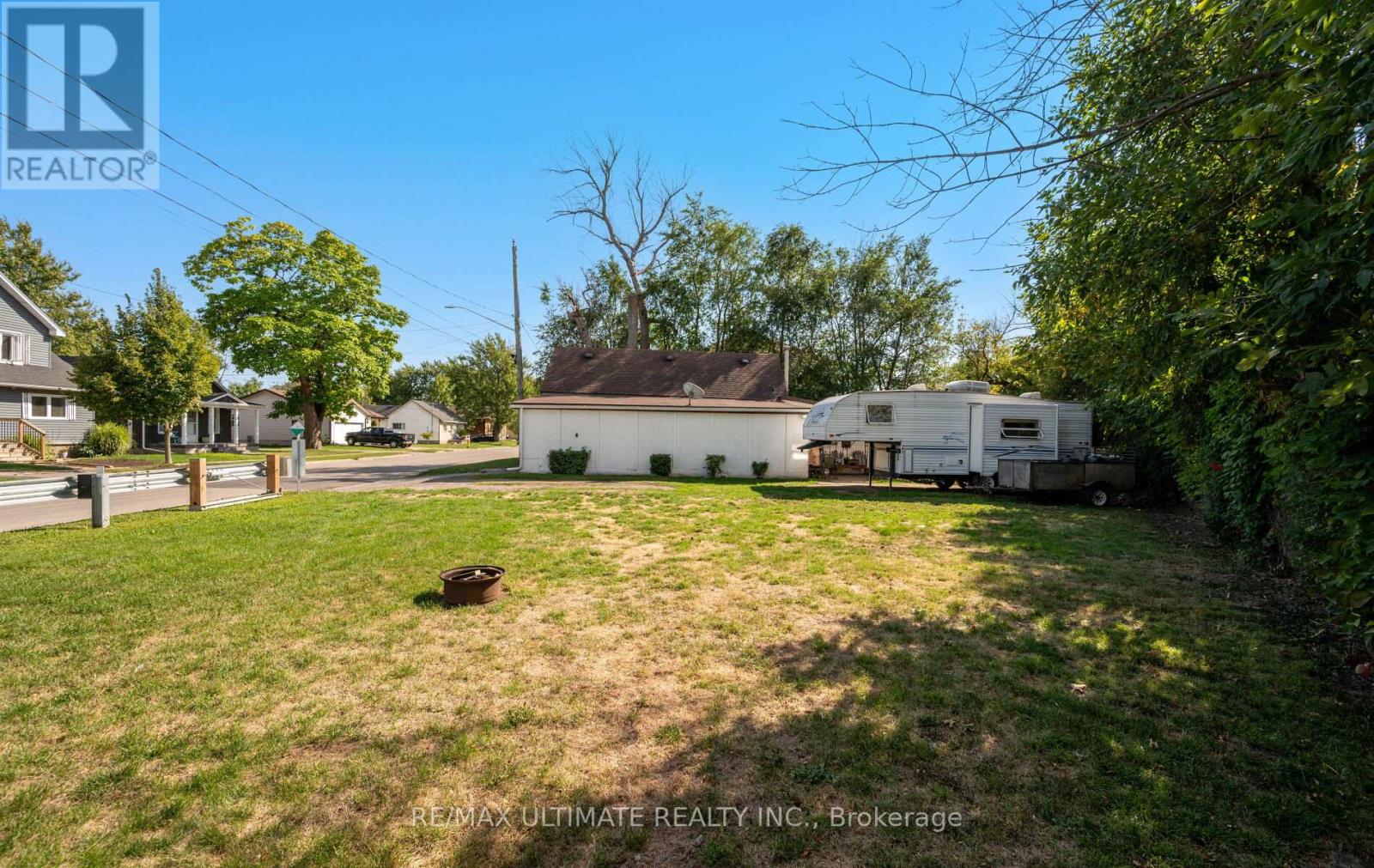 21 Russell Street, Fort Erie, Ontario  L2A 4C1 - Photo 10 - X12403403