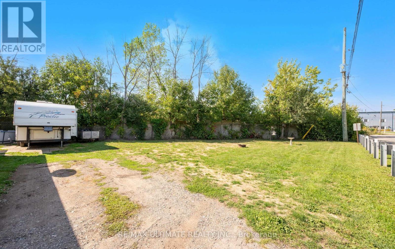 21 Russell Street, Fort Erie, Ontario  L2A 4C1 - Photo 4 - X12403403