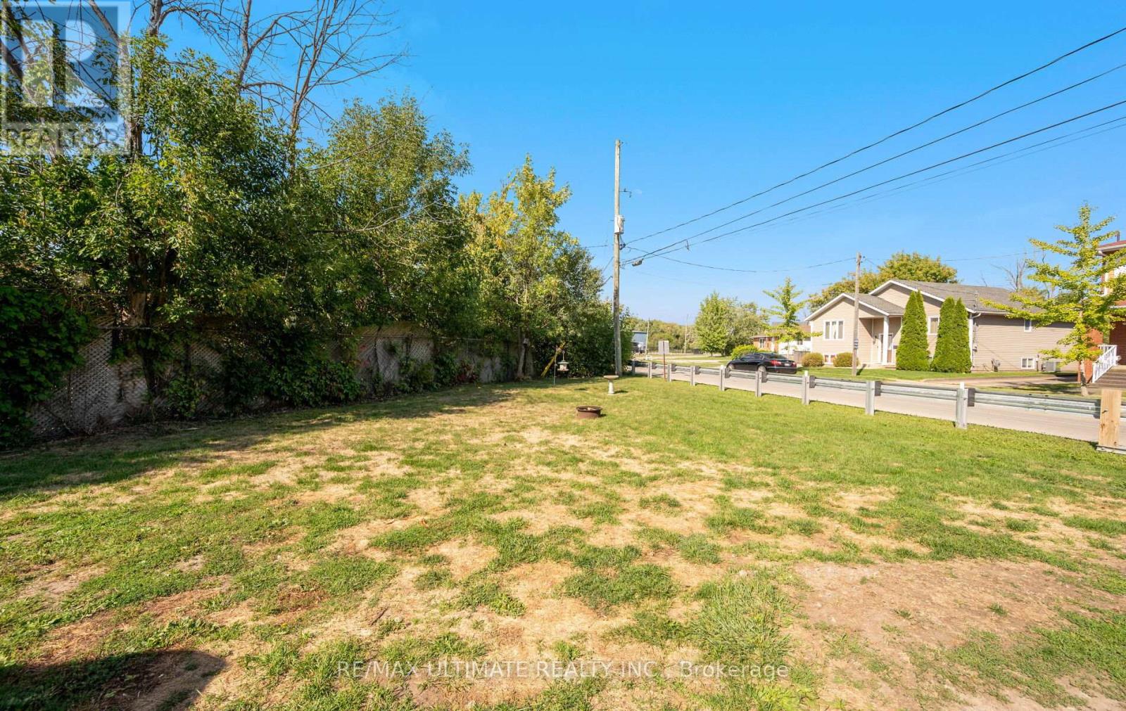 21 Russell Street, Fort Erie, Ontario  L2A 4C1 - Photo 5 - X12403403